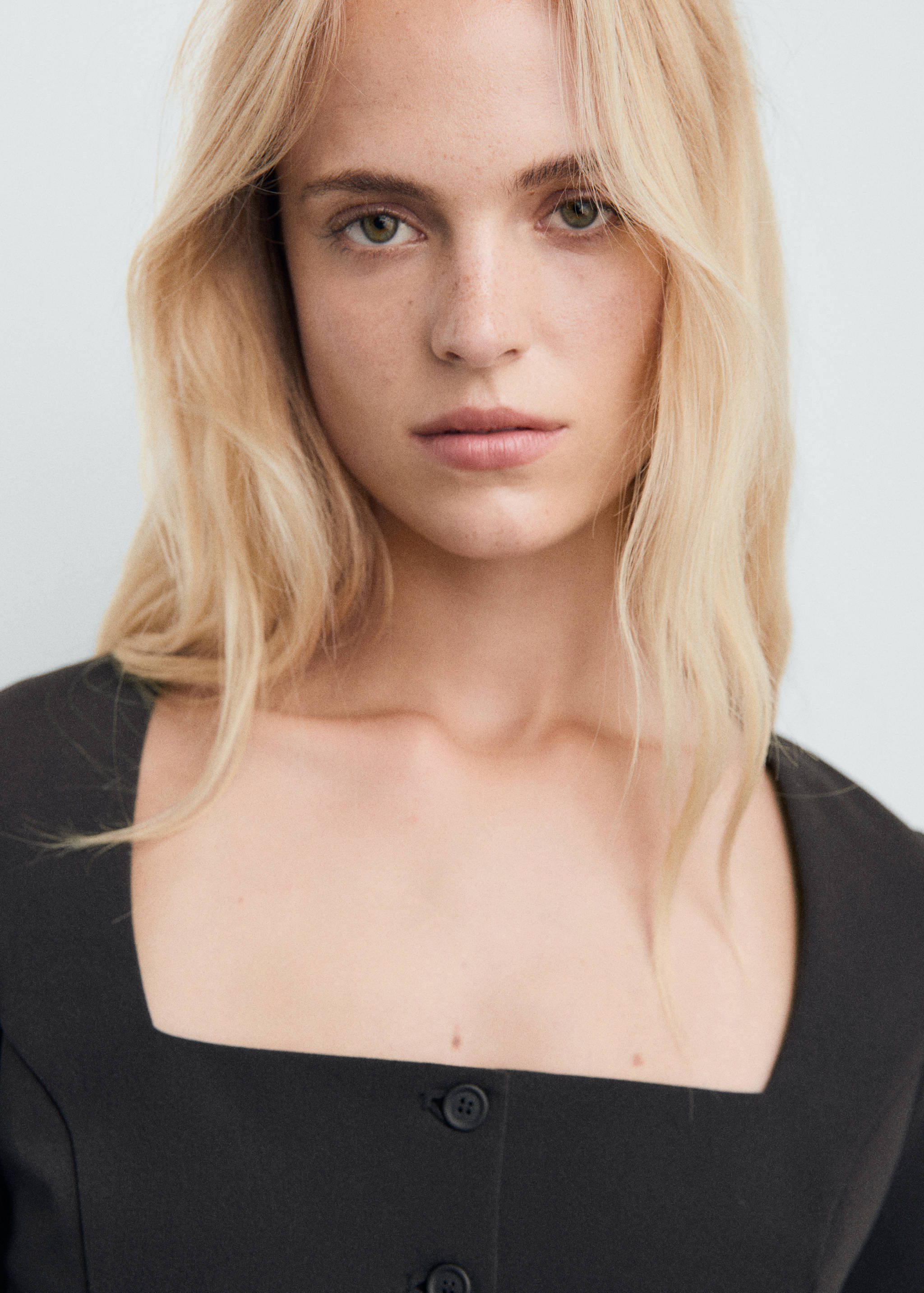 Tailored cropped suit jacket - Details of the article 1