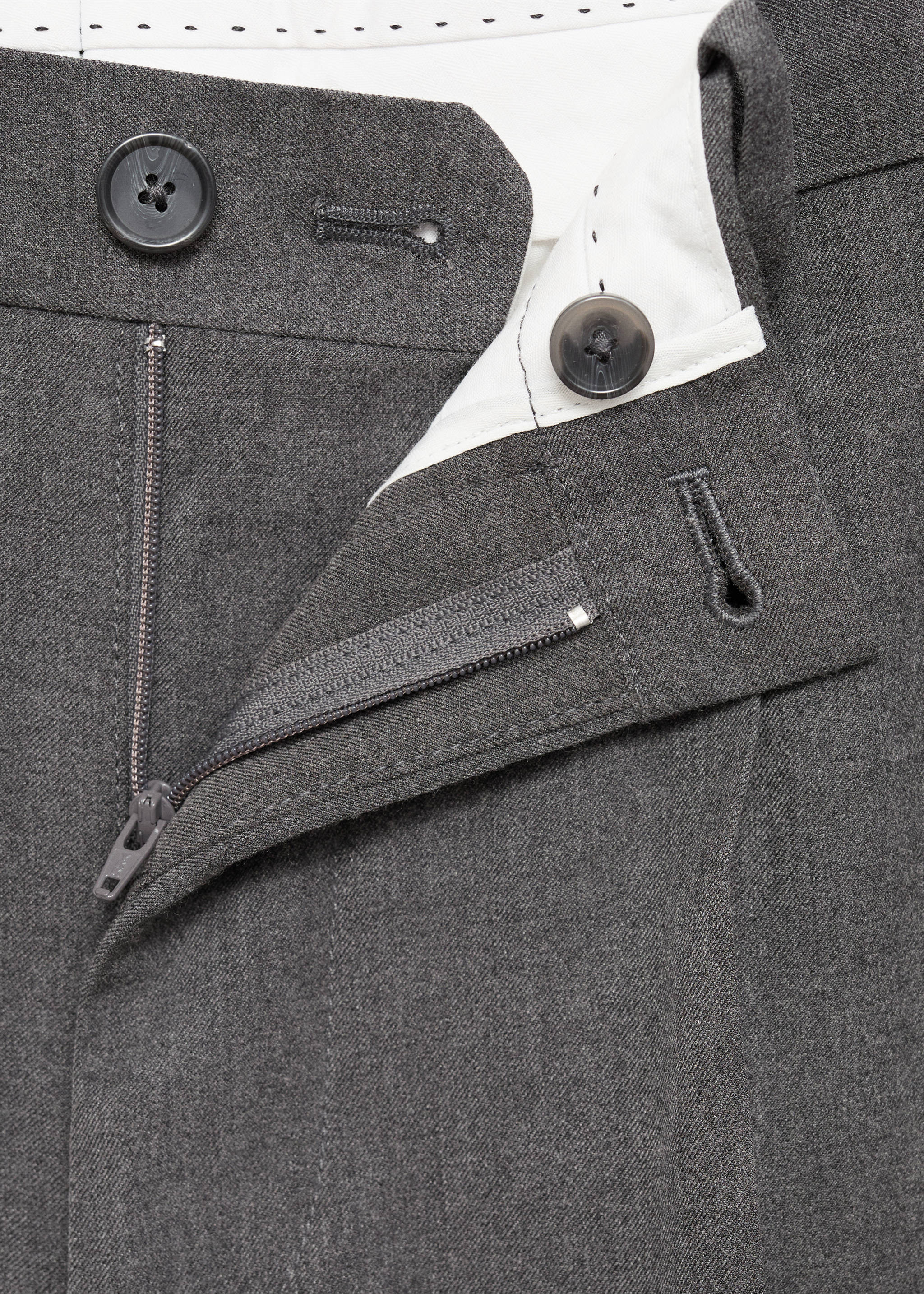 Pantalón franela regular fit pinzas - Detalle del artículo 8, Gris medio vigoré. Ref: 17055968-00.