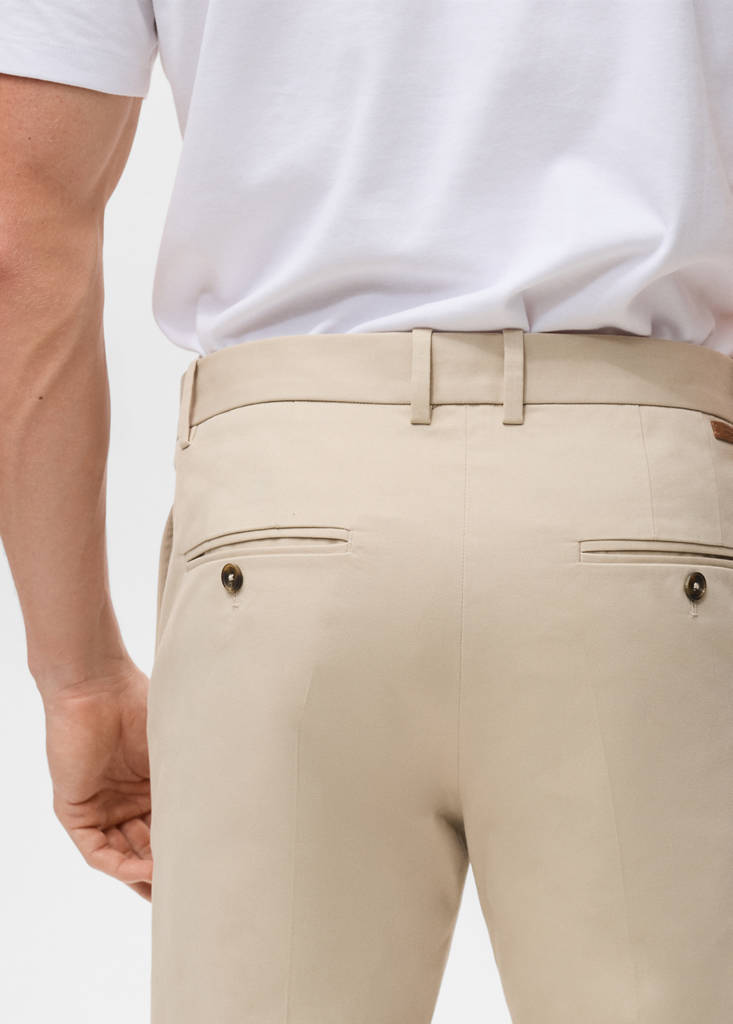 Regular-fit cotton trousers — Ecru