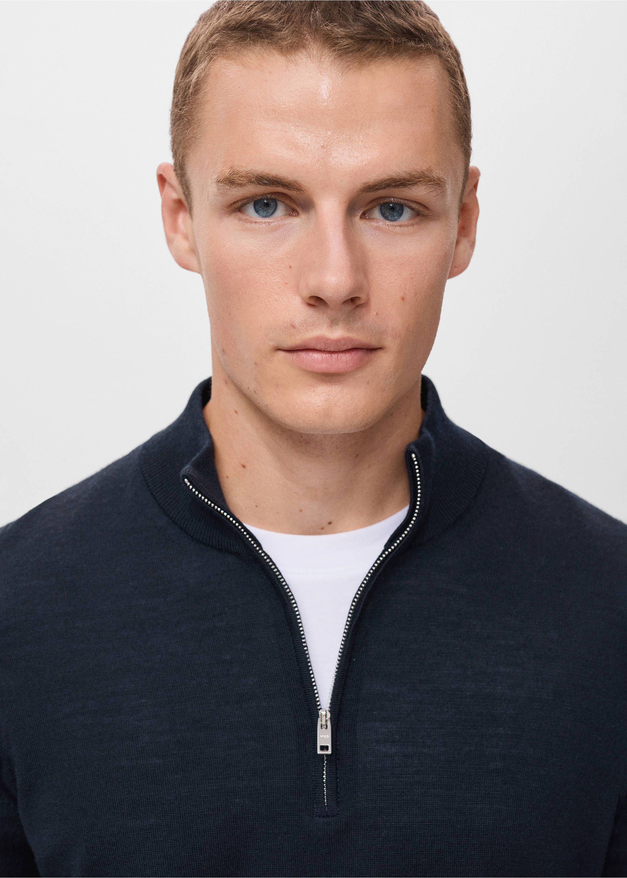 100% merino wool sweater with perkins collar - Details of the article 1, Navy. Ref: 17055971-00.