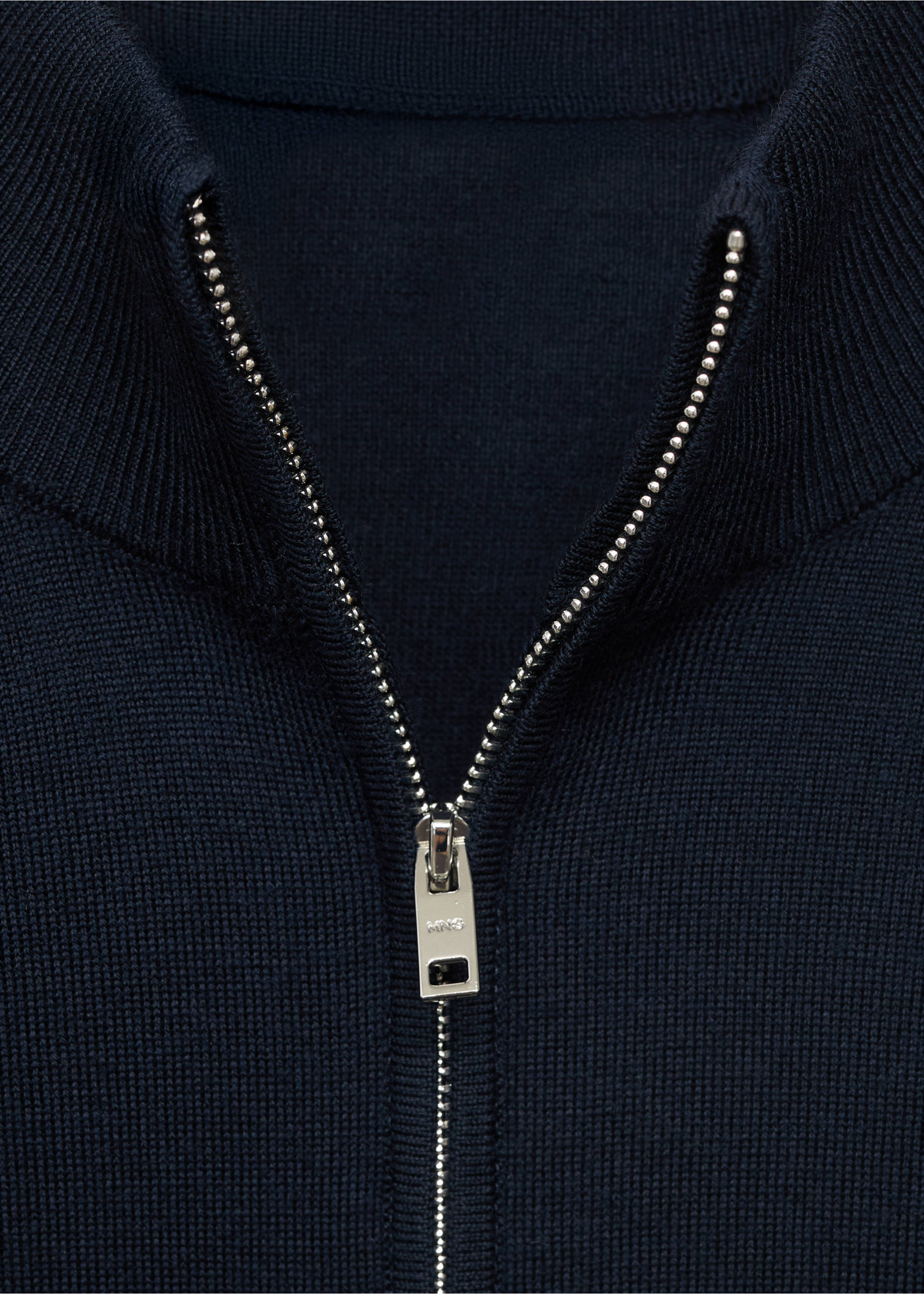 100% merino wool sweater with perkins collar - Details of the article 8, Navy. Ref: 17055971-00.