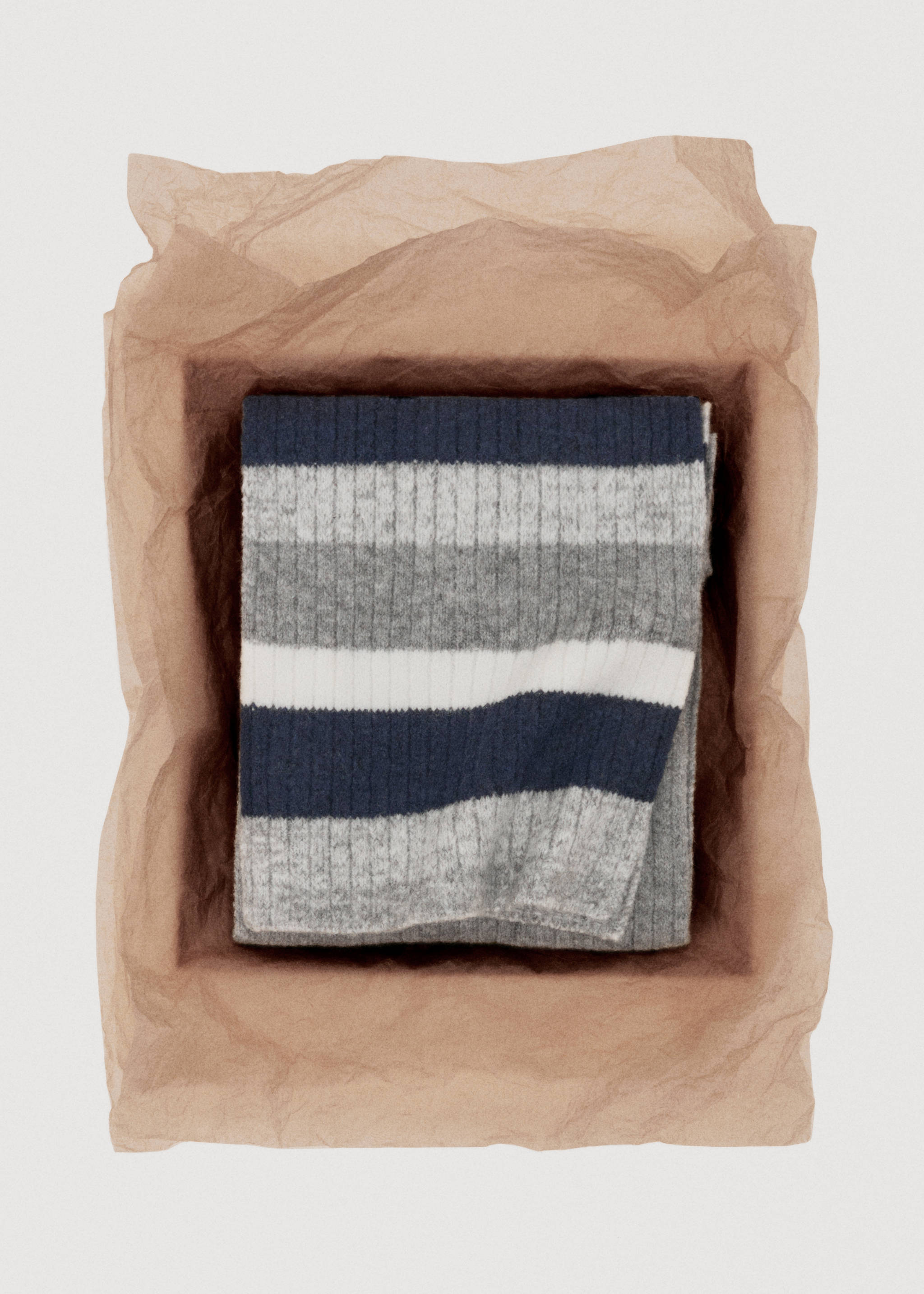 Striped knit scarf - Details of the article 7