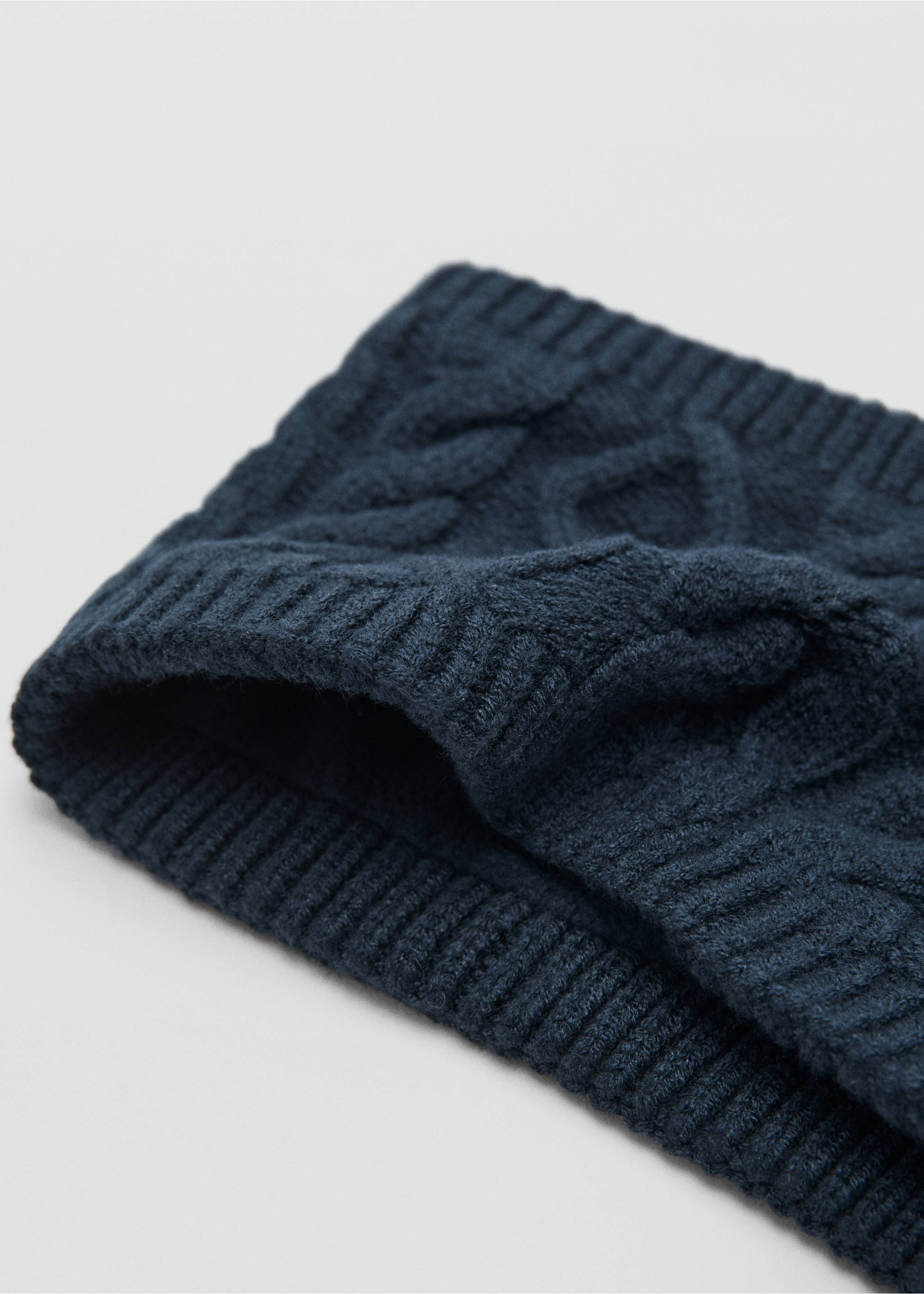 Bufanda punto ochos - Plano medio, Azul marino. Ref: 17055985-00.