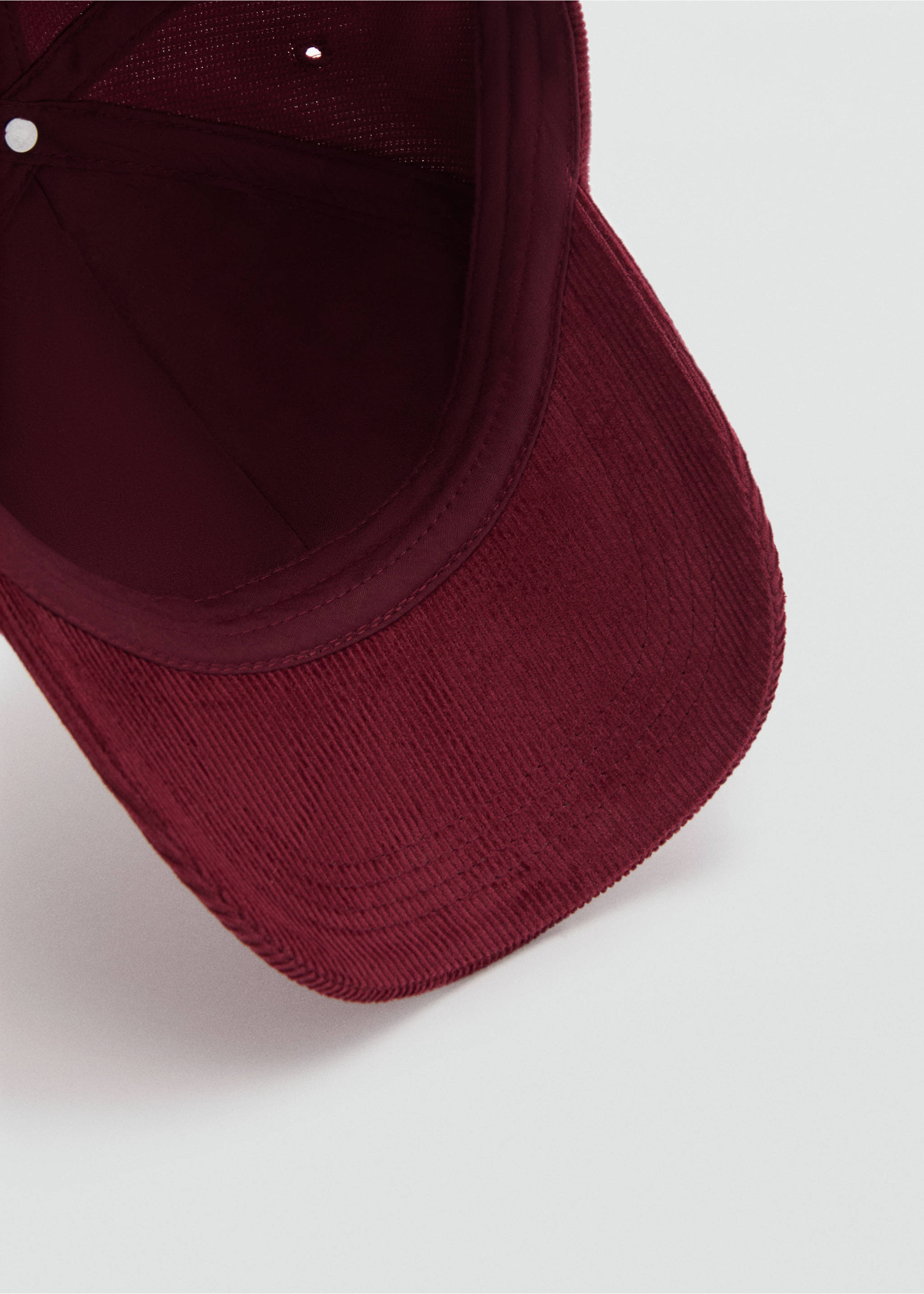 Embroidered corduroy cap - Details of the article 2, Red. Ref: 17055995-00.