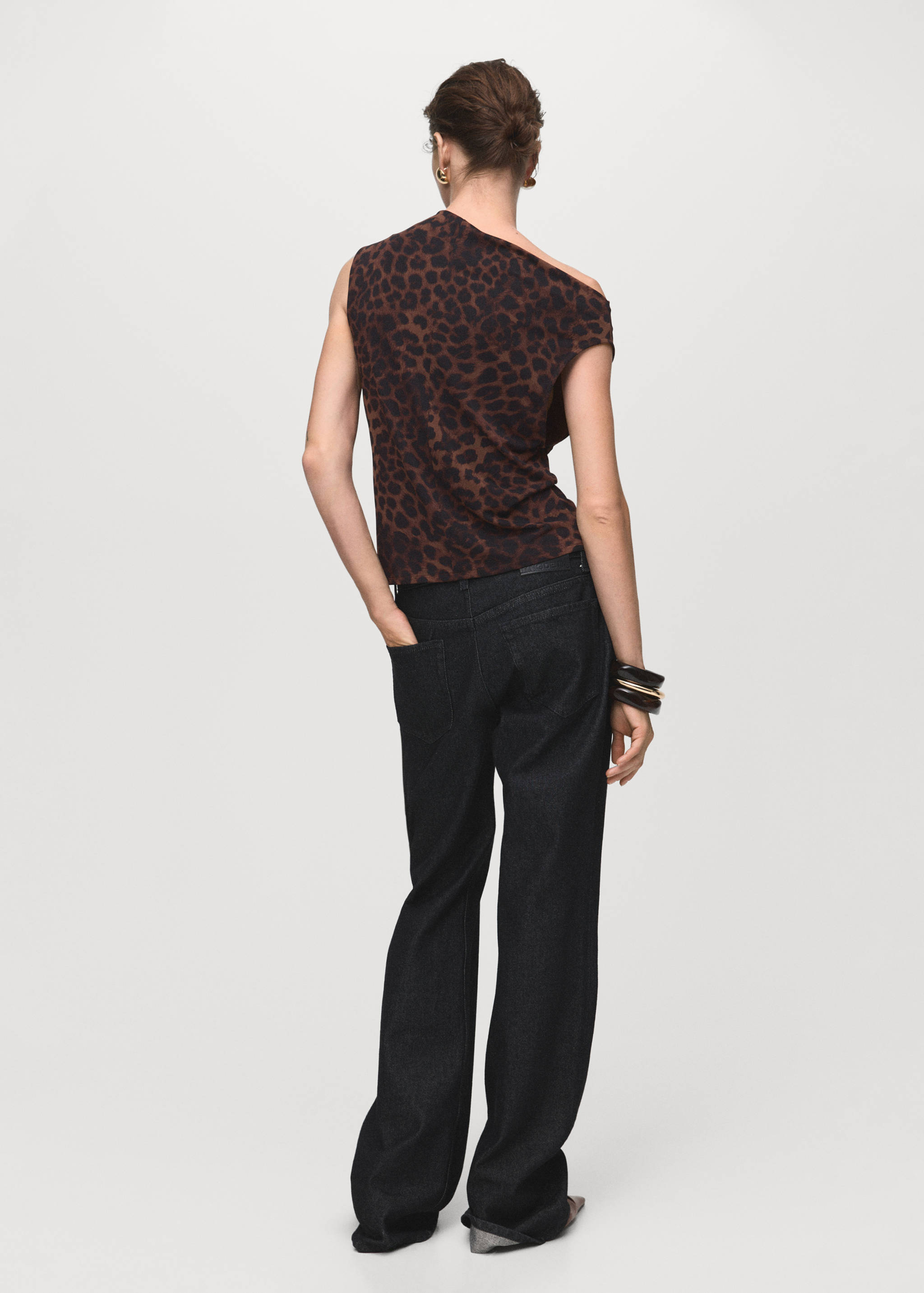 Leopard-print top with asymmetrical collar - Reverse of the article