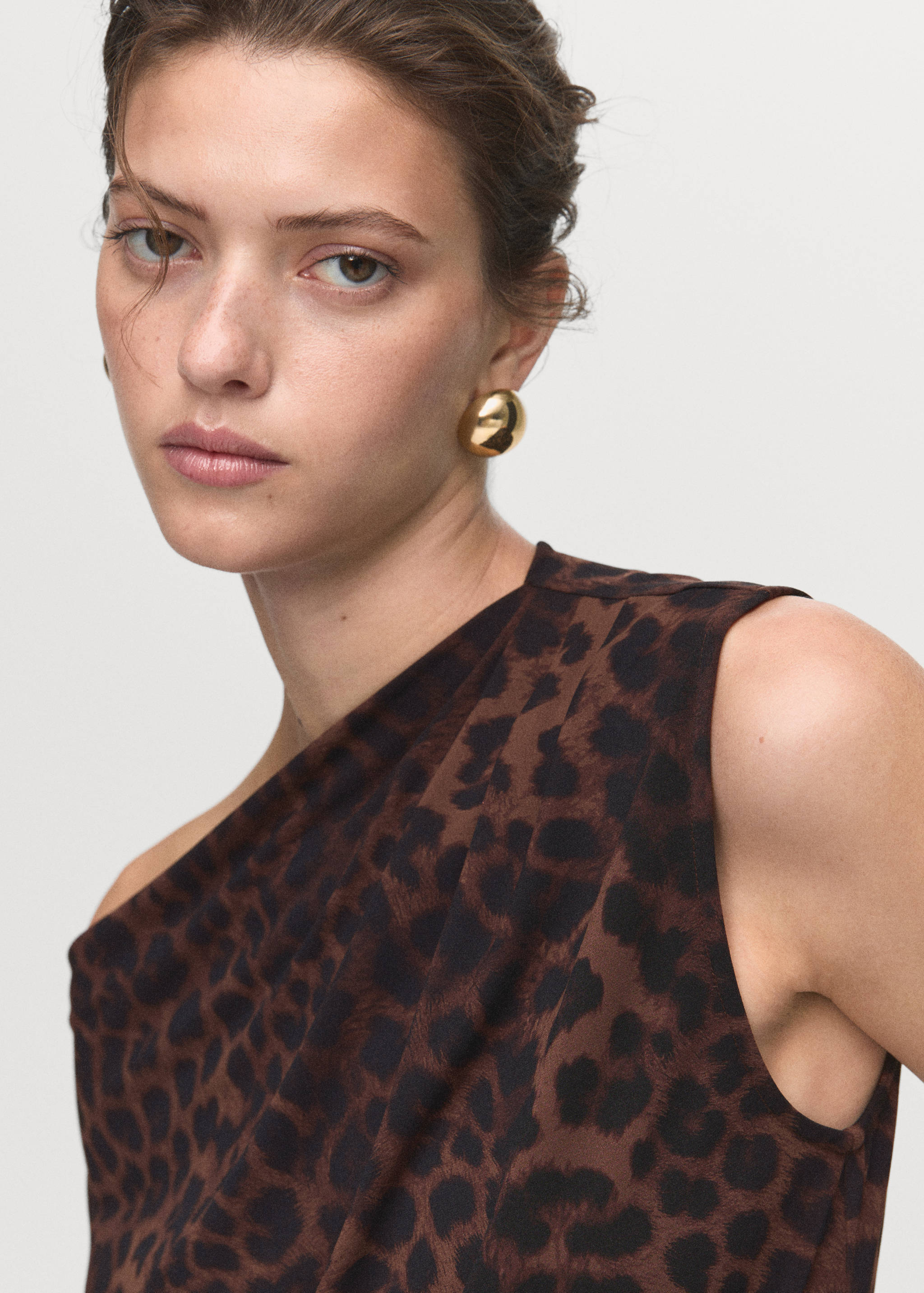 Leopard-print top with asymmetrical collar - Details of the article 1