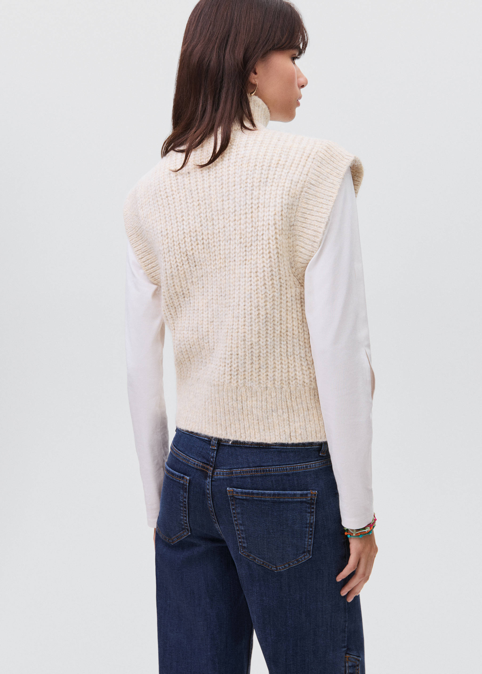 Perkins-neck knitted waistcoat - Reverse of the article