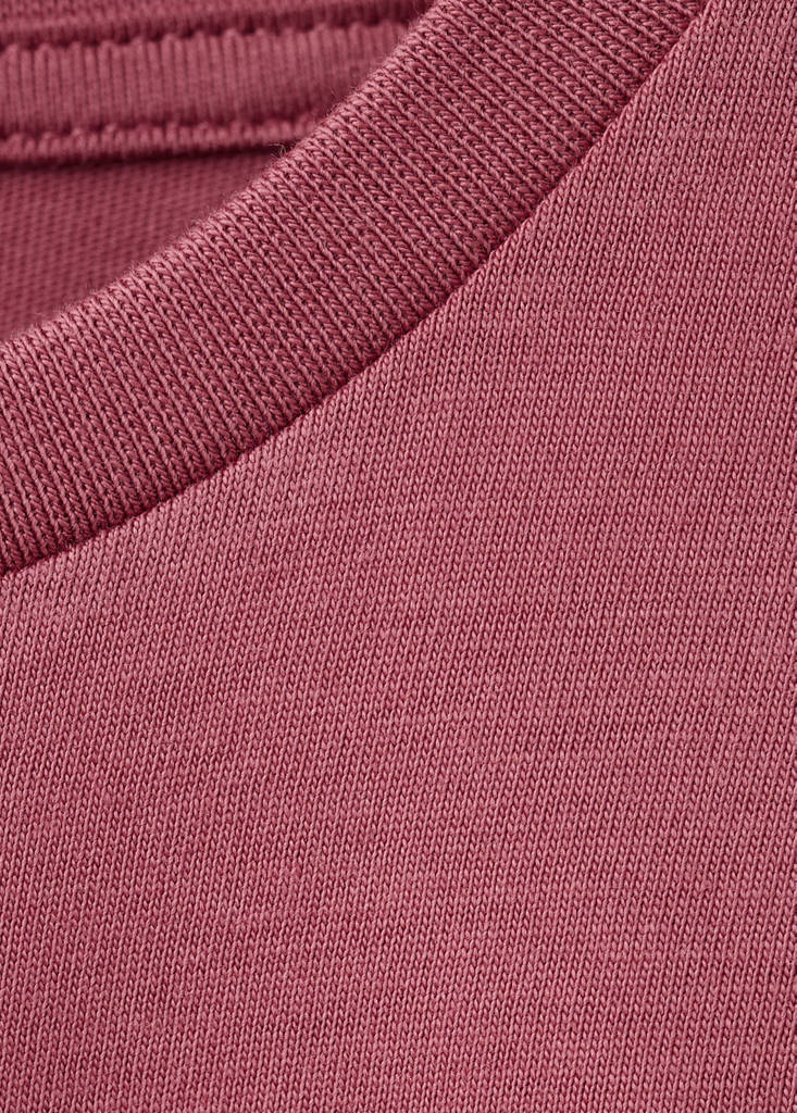 Textured embroidered t-shirt — Strawberry