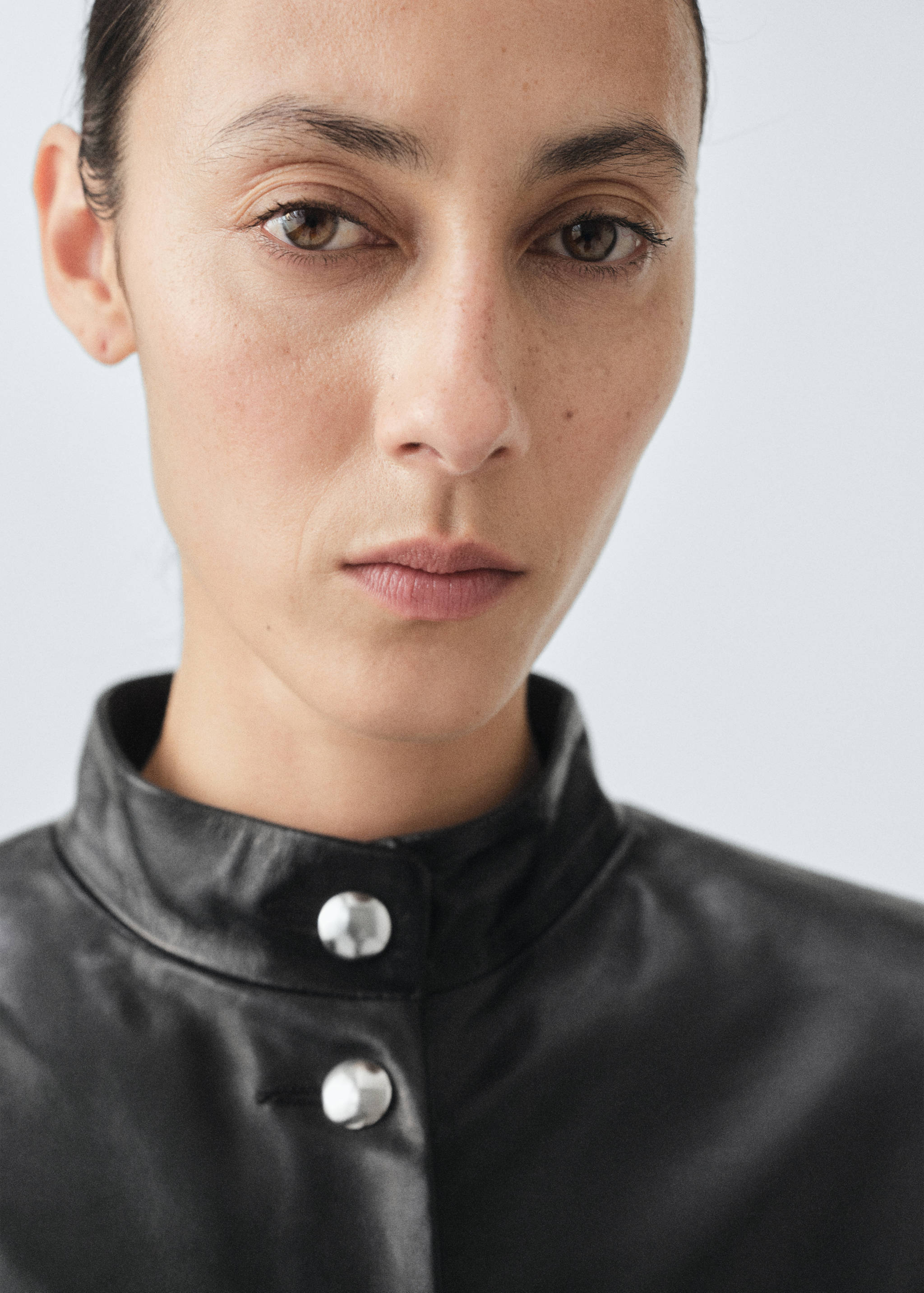 100% leather jacket with buttons - Details of the article 1