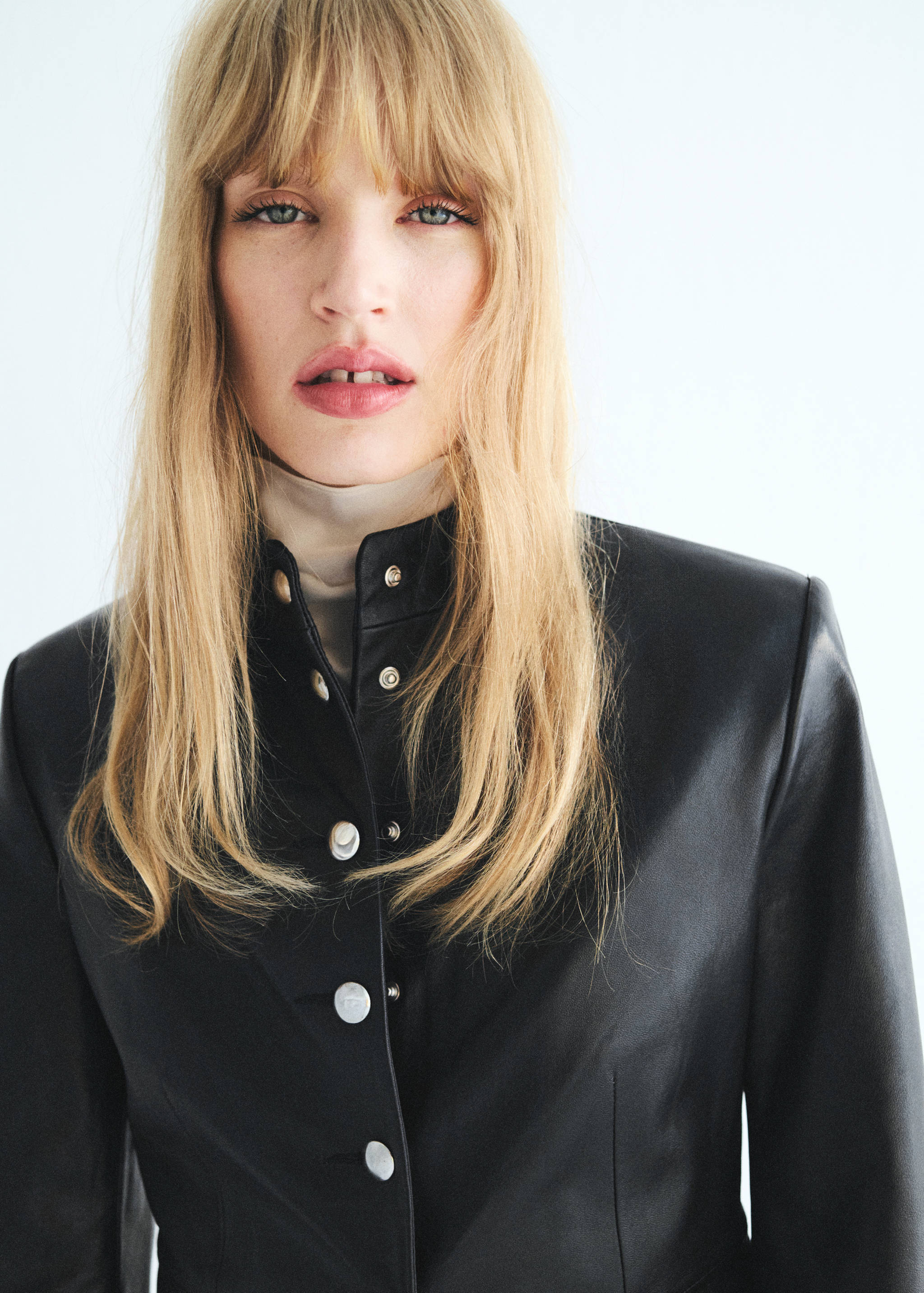 100% leather jacket with buttons - Details of the article 4