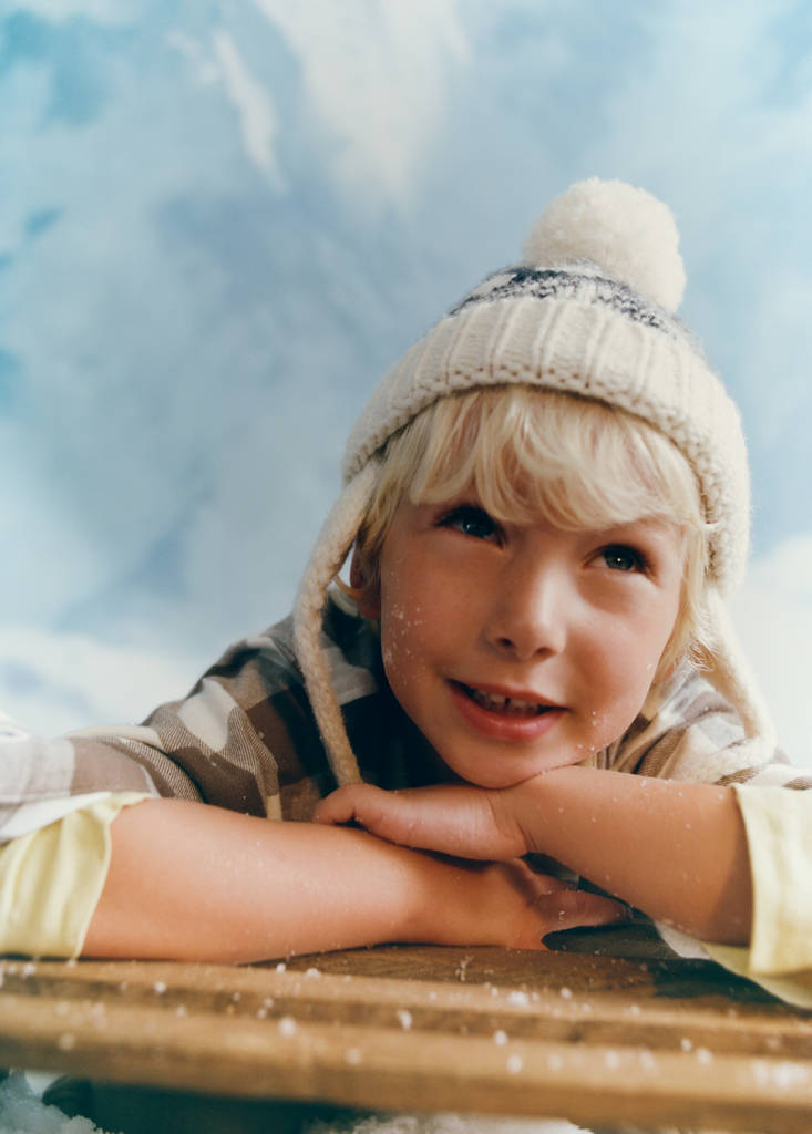 Knitted bobble hat - thumbnail 4
