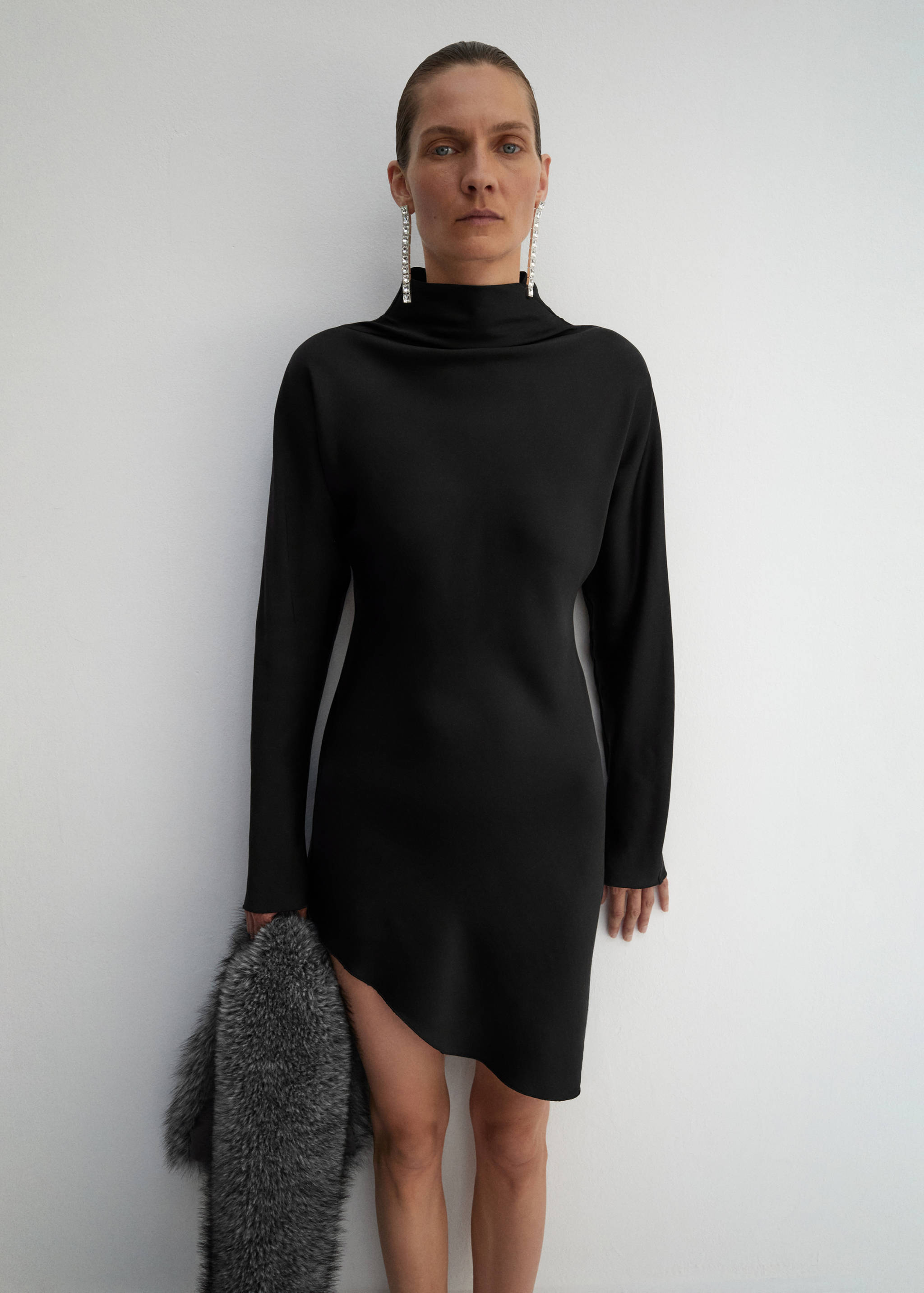 Asymmetrical satin-finish dress with asymmetrical hem - General plane