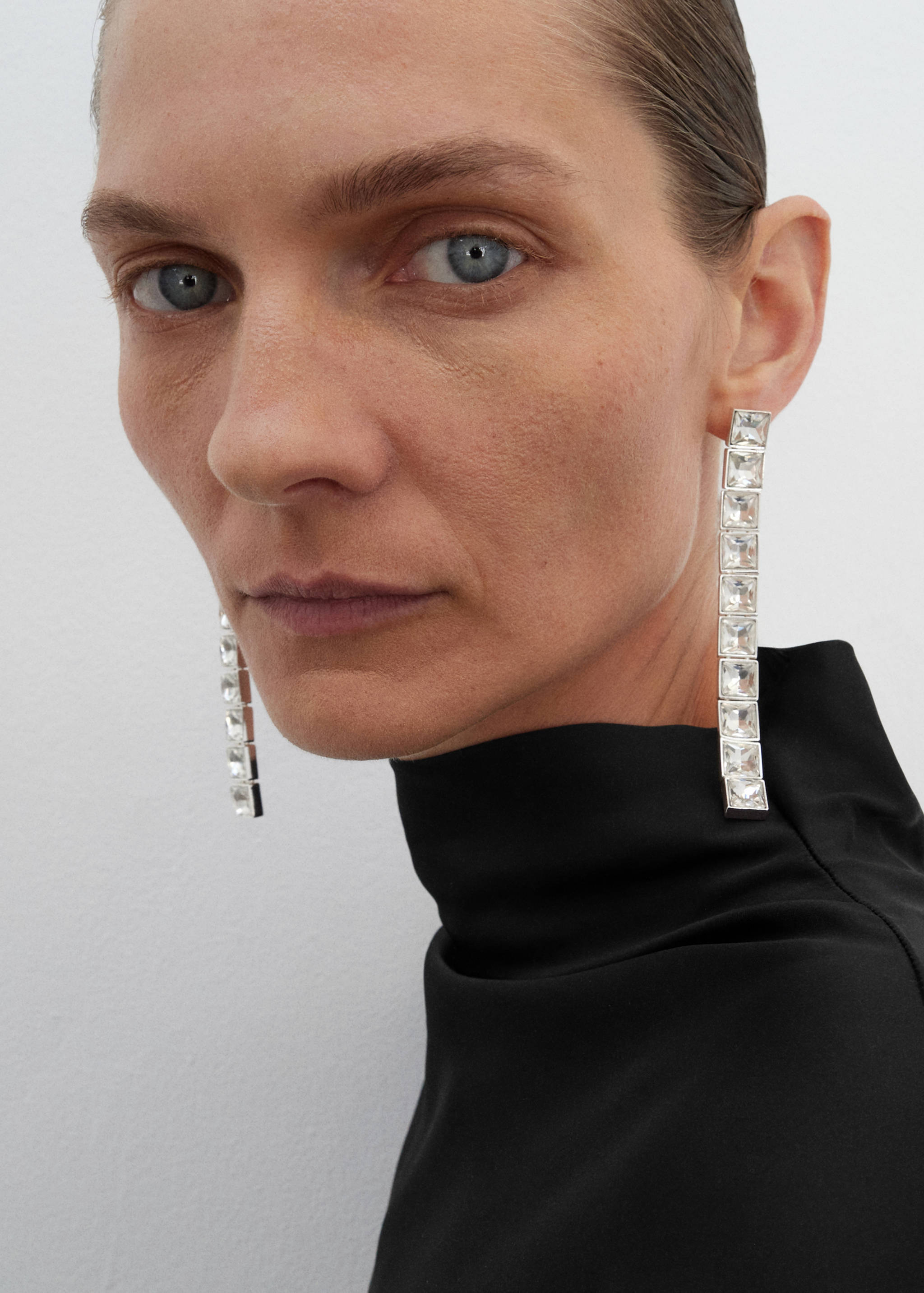 Asymmetrical satin-finish dress with asymmetrical hem - Medium plane