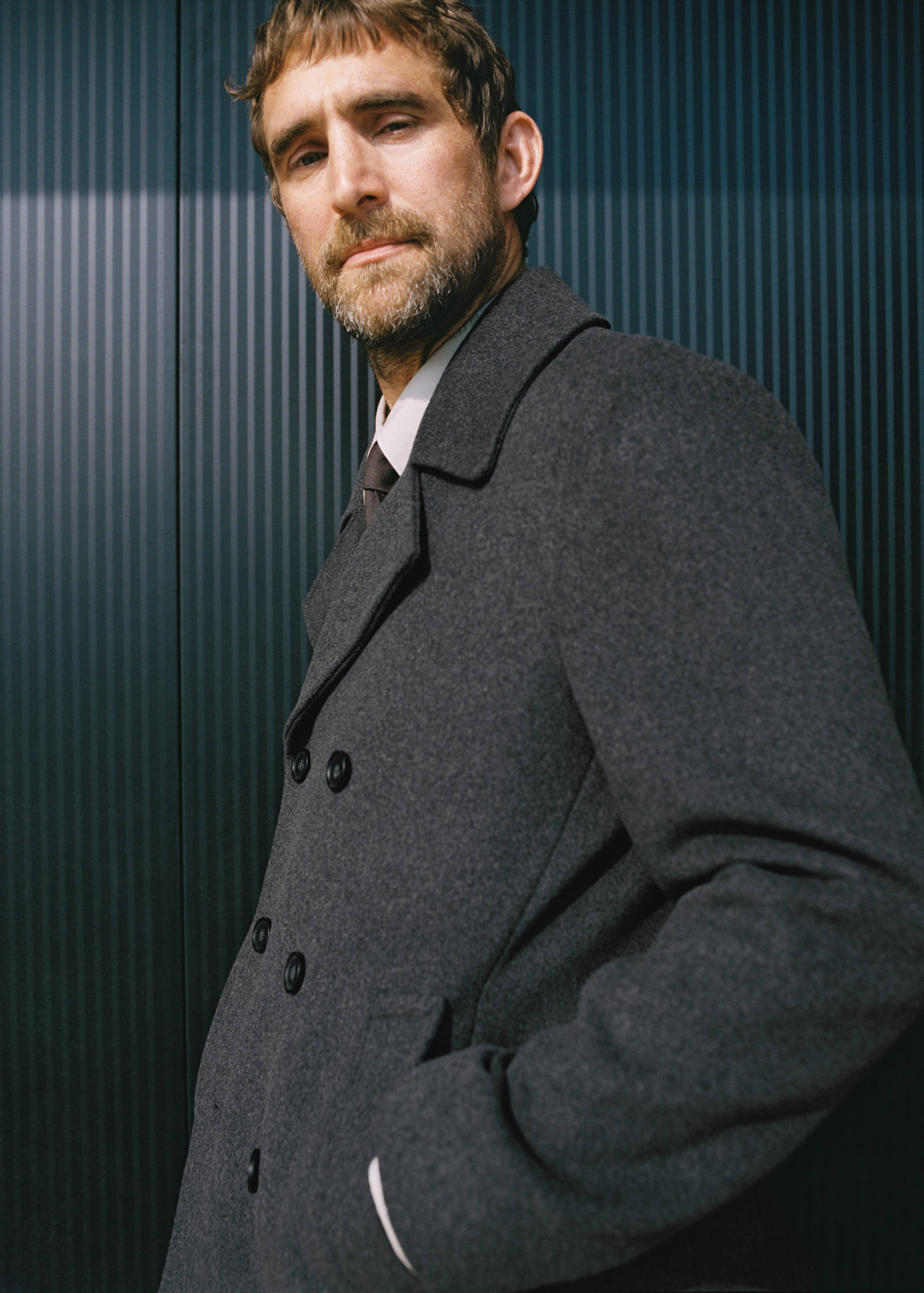 Wool double-breasted coat with buttons - Details of the article 3