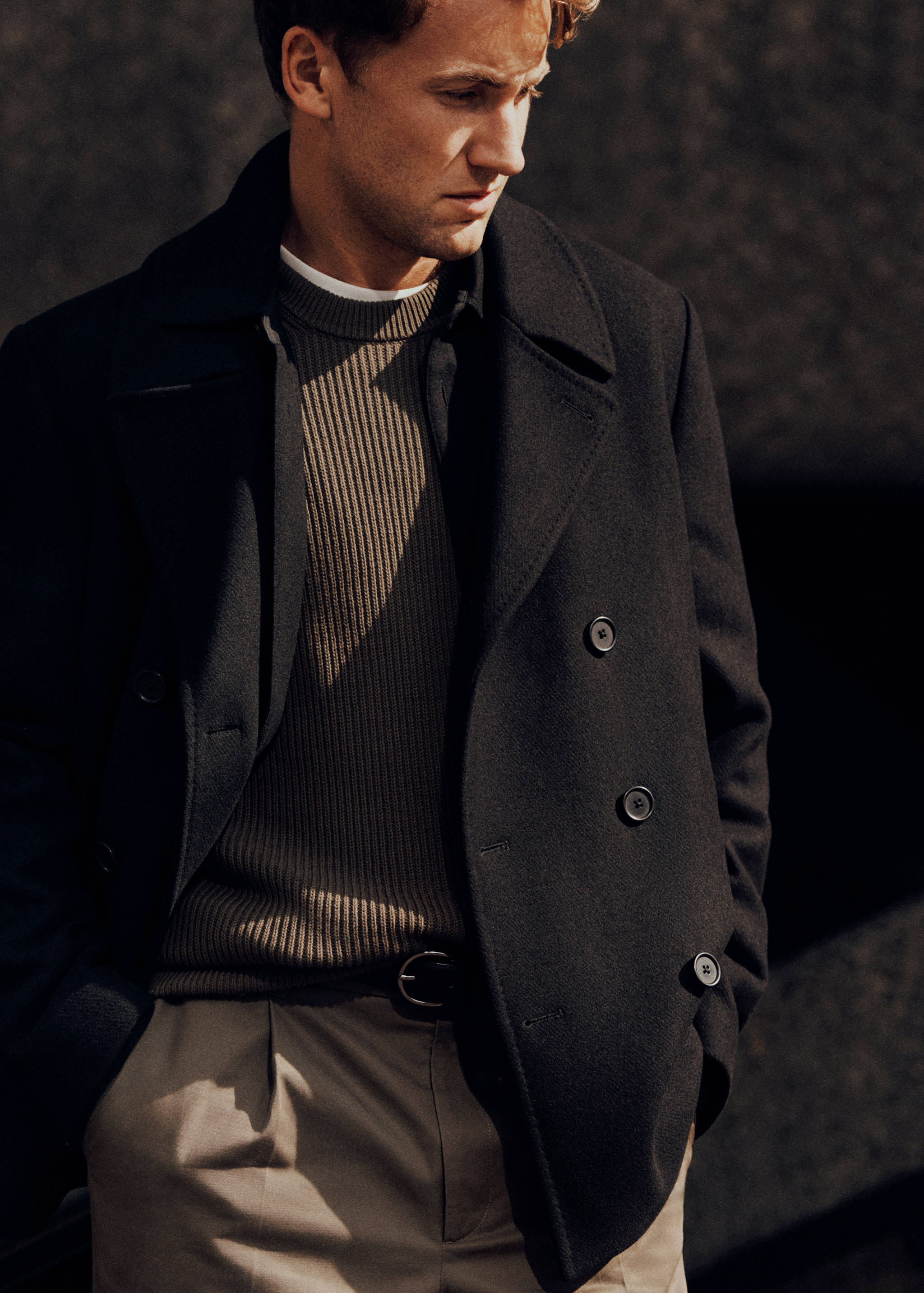 Wool double-breasted coat with buttons - Details of the article 3