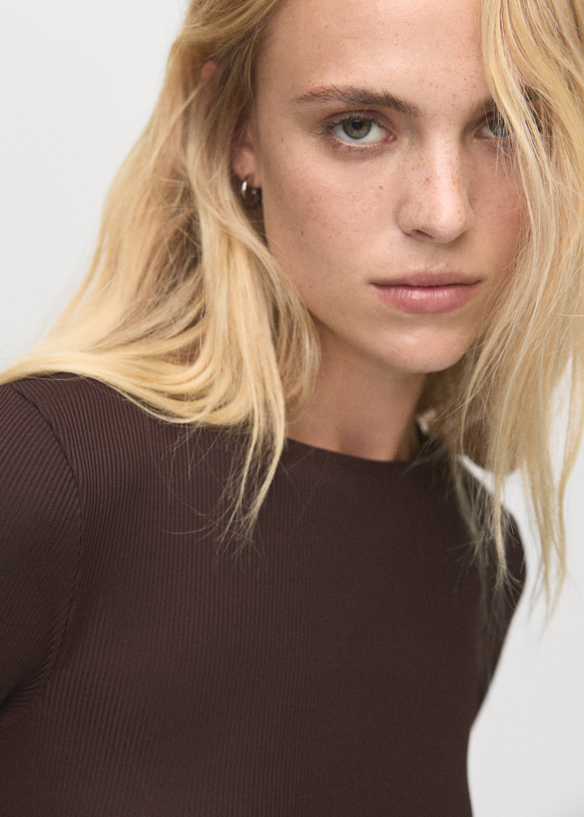 Robe plissée combinée avec ceinture - Détail de l'article 6