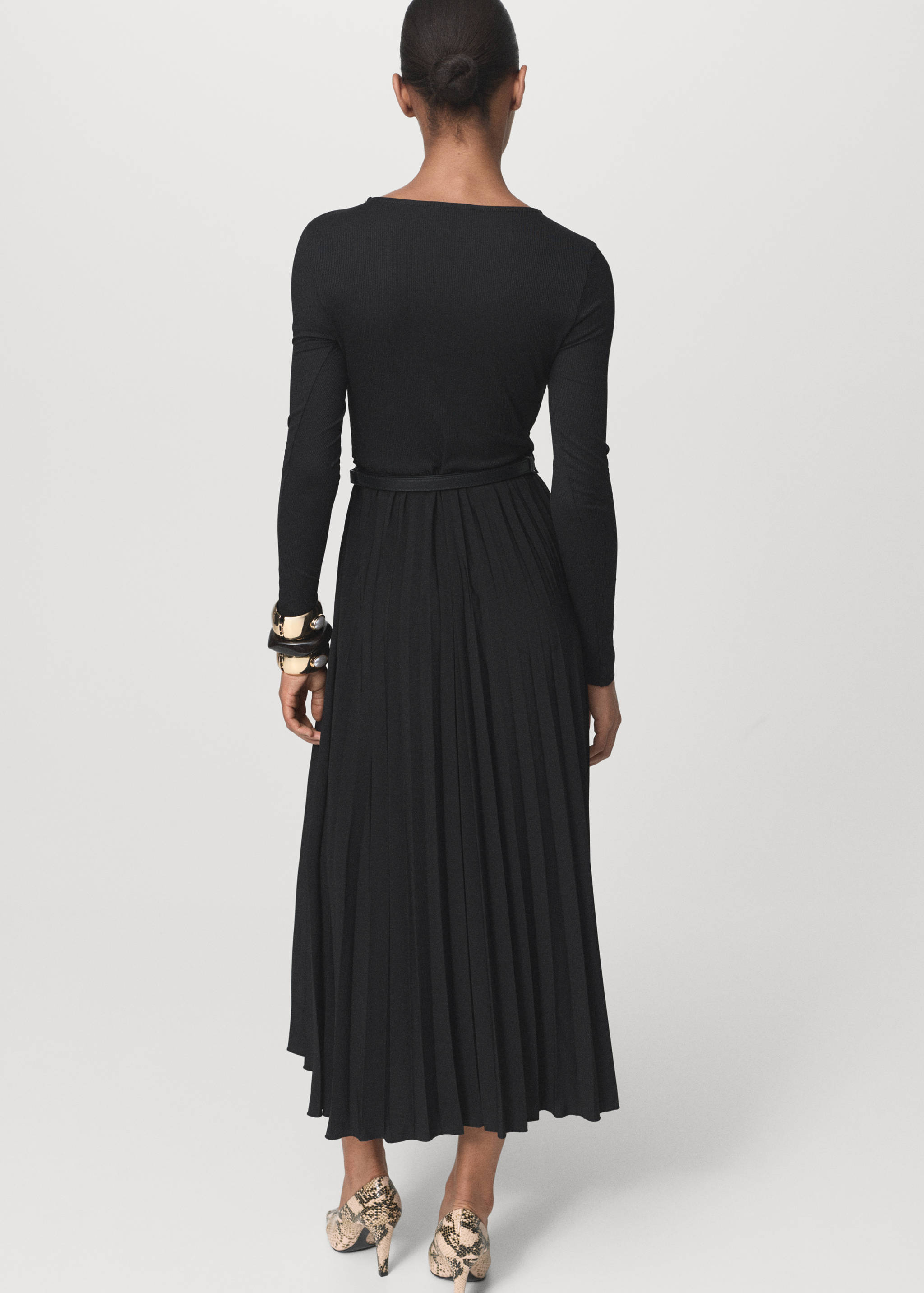 Rochie plisată combinată cu curea - Spatele articolului
