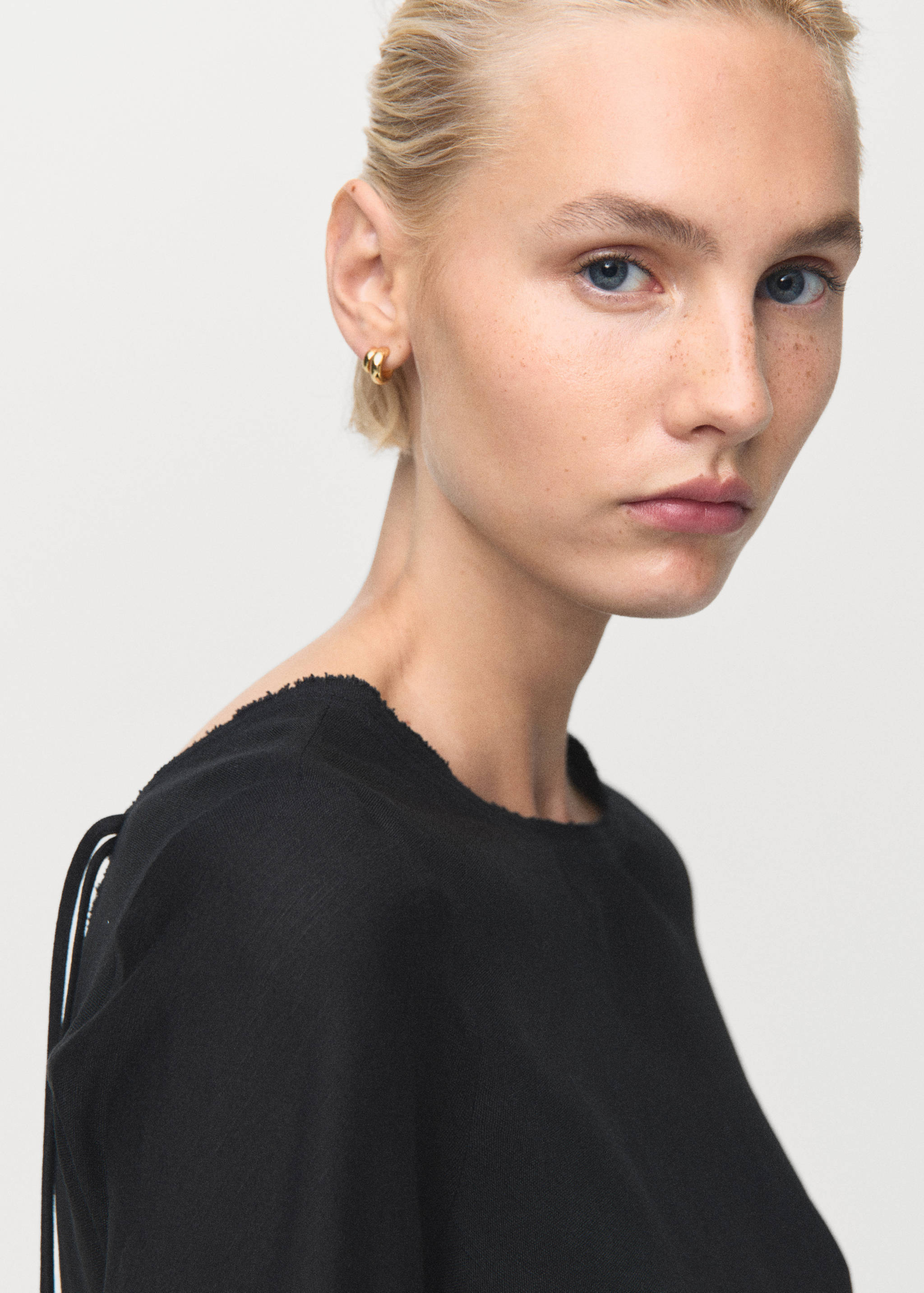 Vestido de linho com abertura nas costas - Pormenor do artigo 1