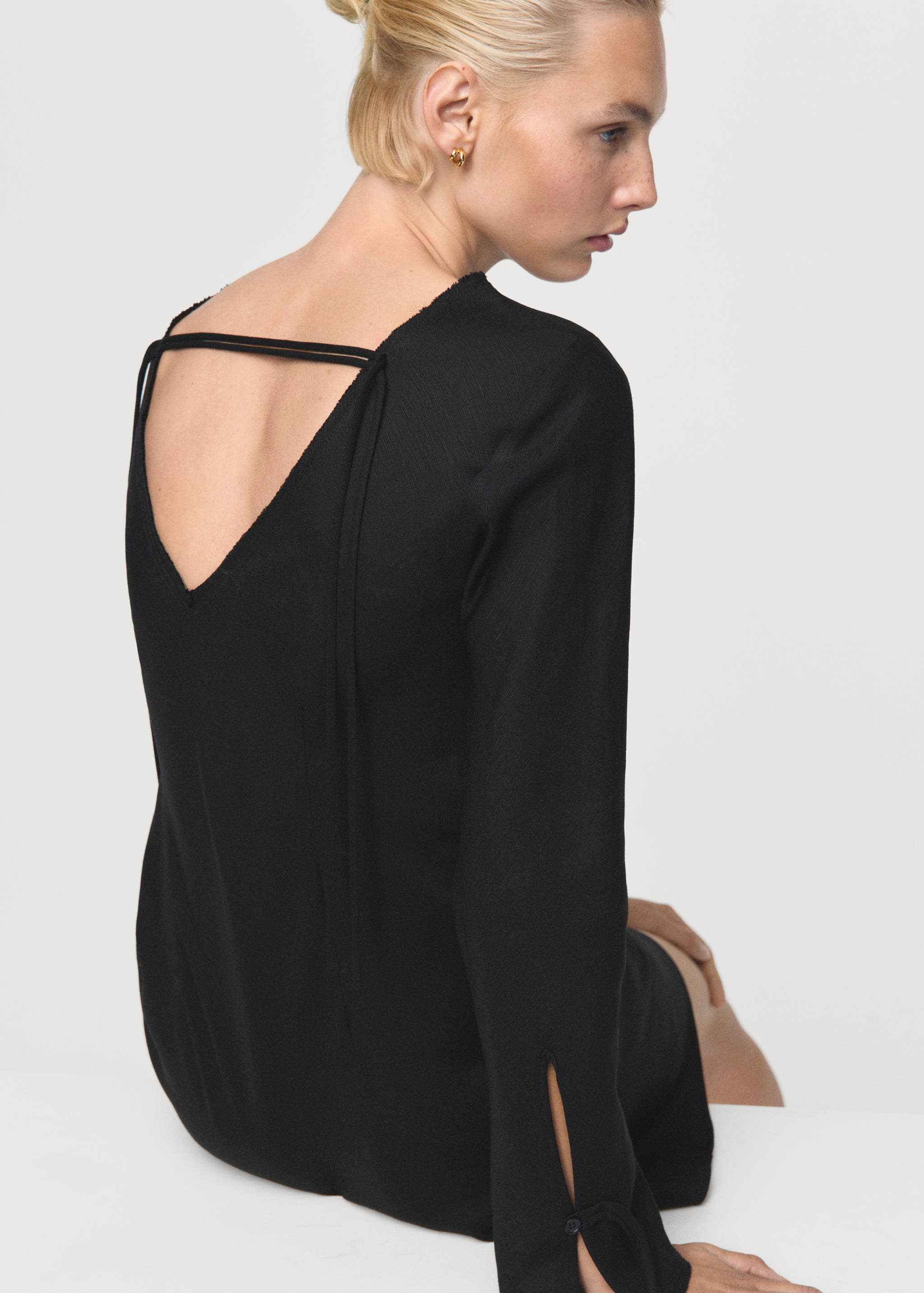 Vestido de linho com abertura nas costas - Pormenor do artigo 2