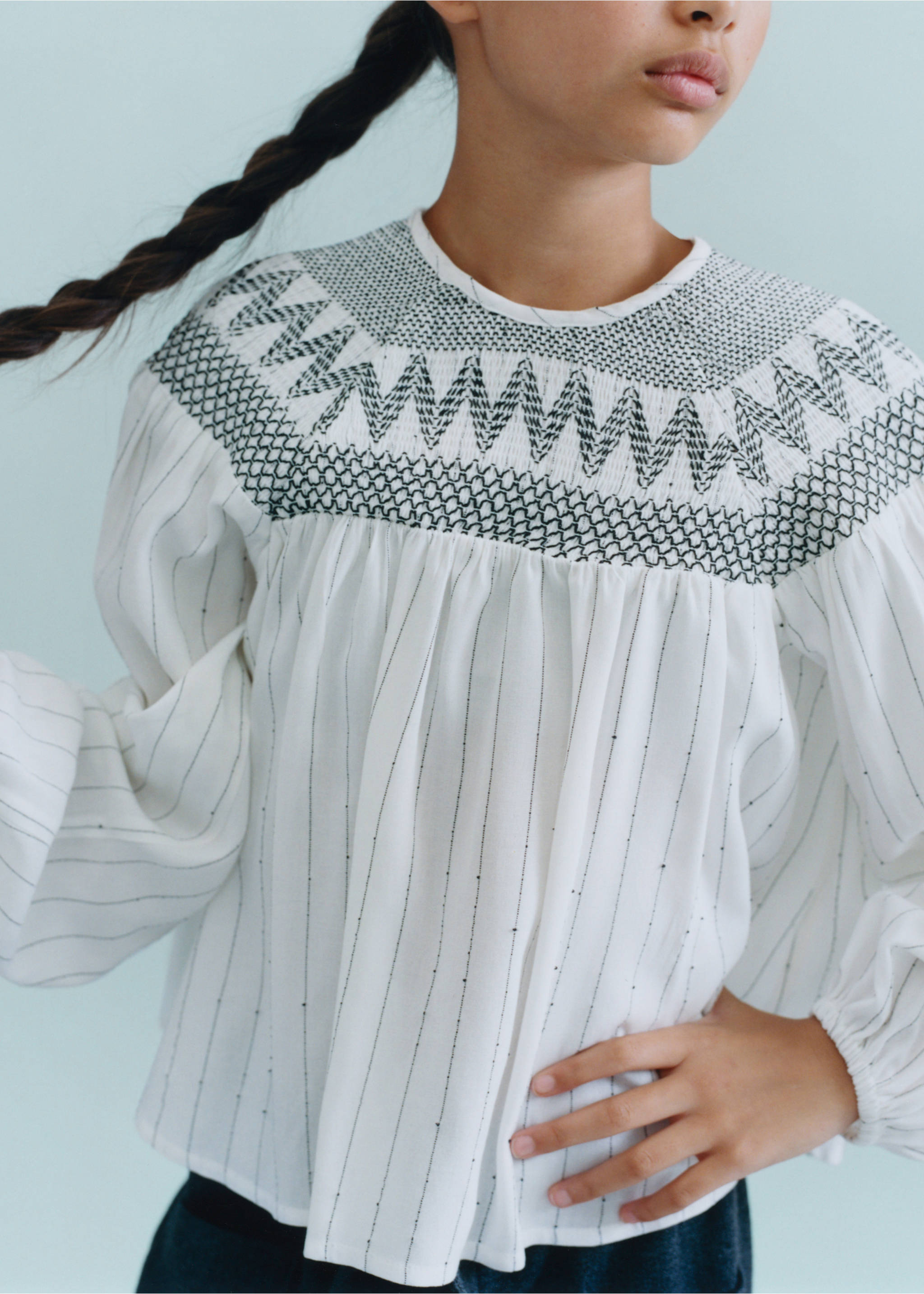 Embroidered details blouse - Details of the article 5, White. Ref: 17056738-00.
