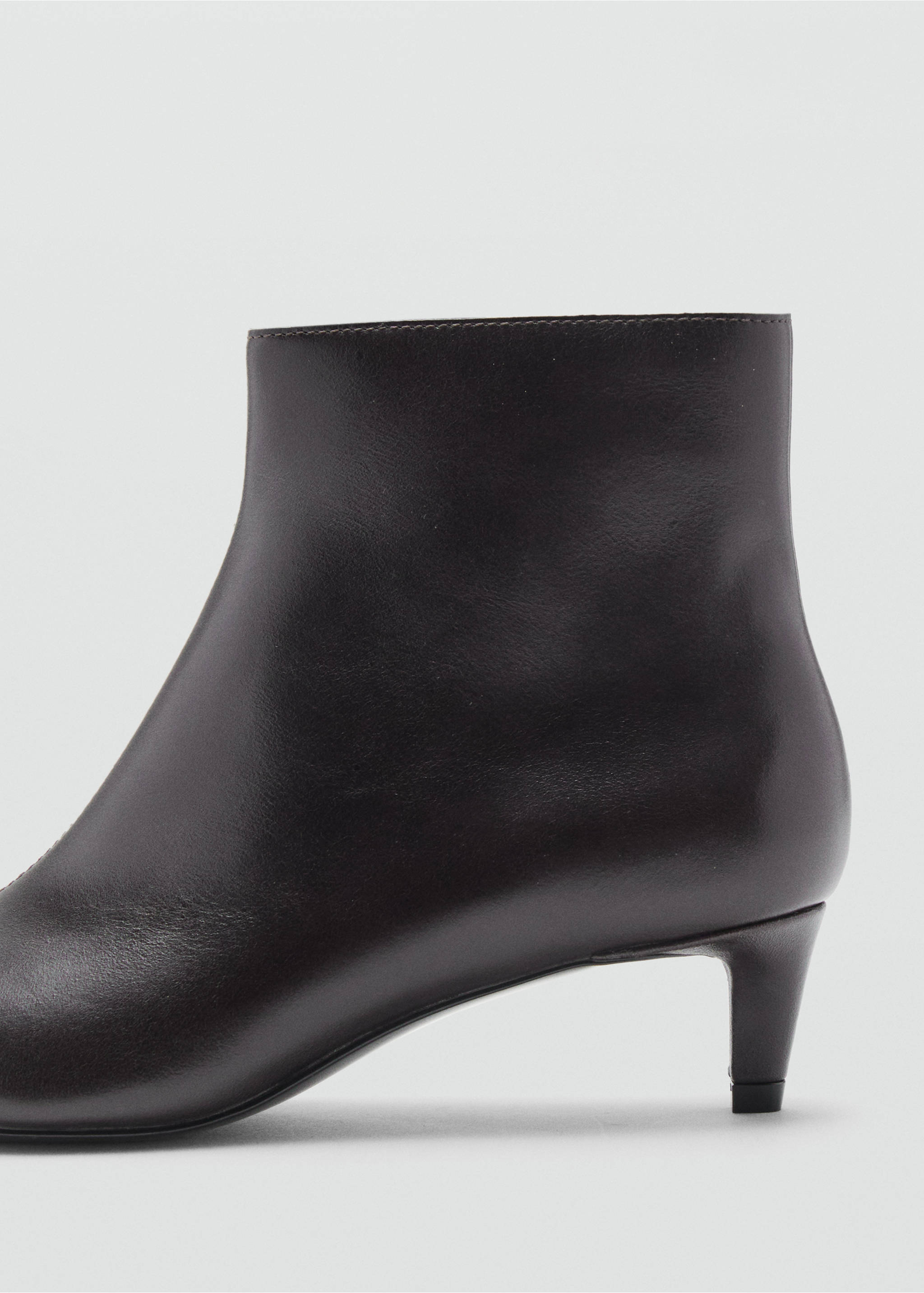 Leather boots with kitten heels - Details of the article 1, Chocolate. Ref: 17057125-00.