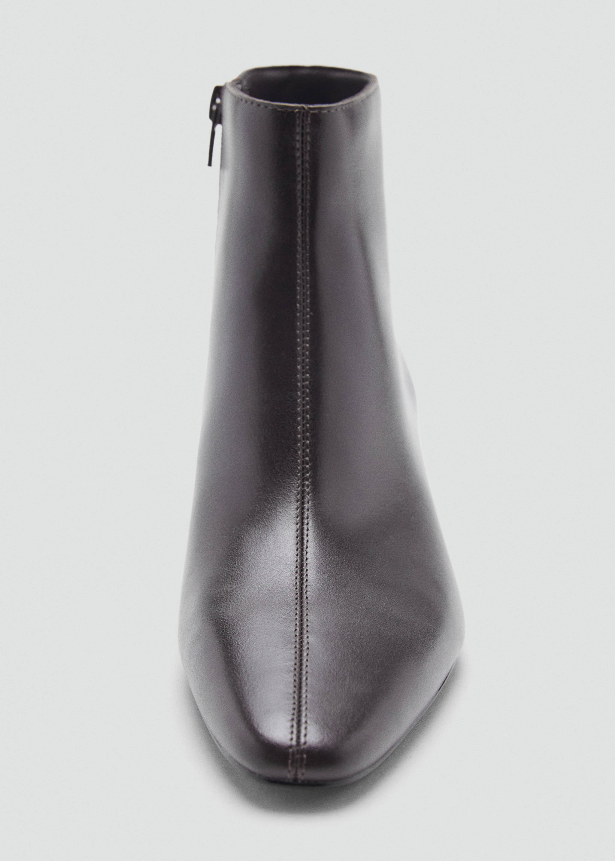 Leather boots with kitten heels - Details of the article 2
