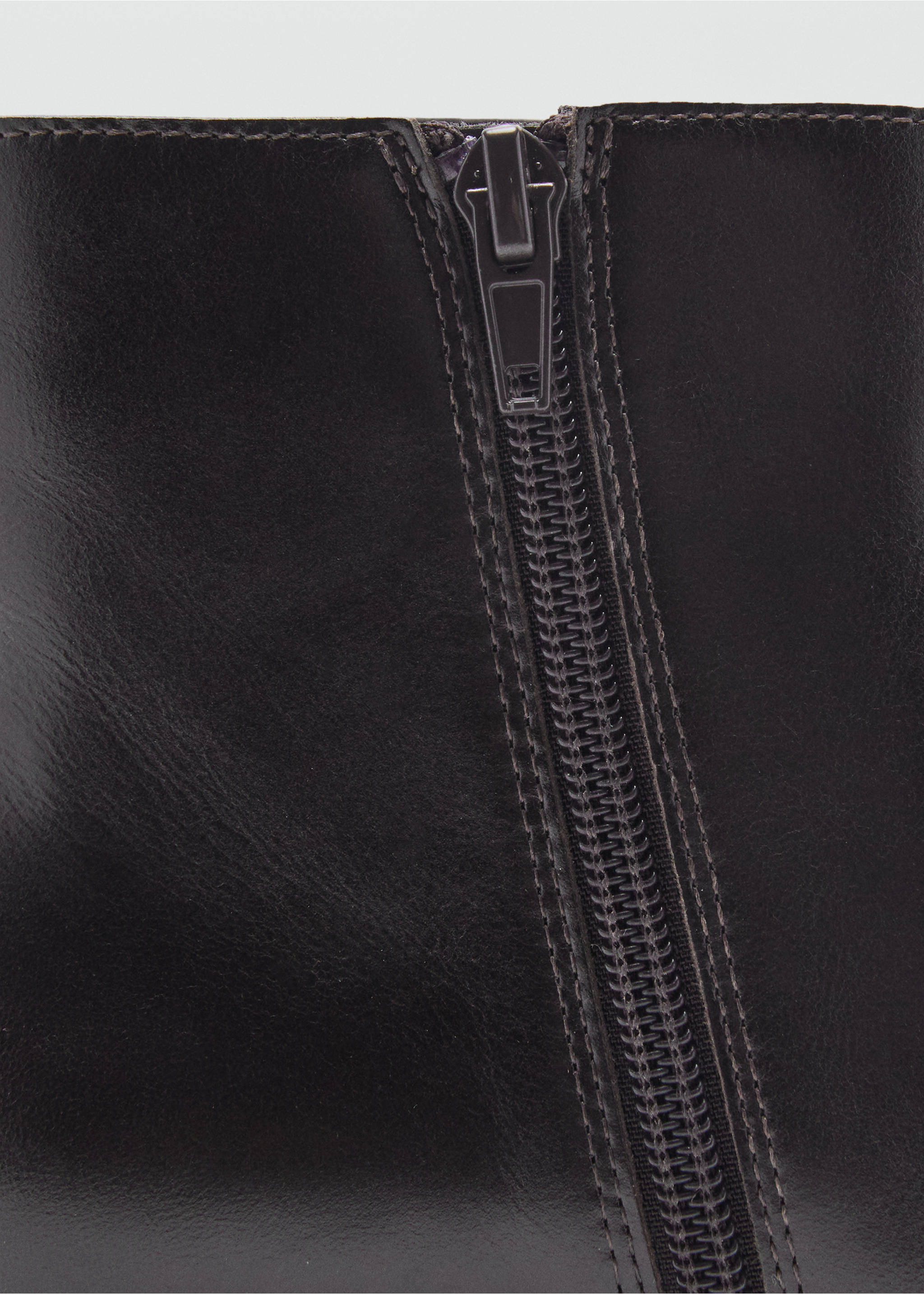 Leather boots with kitten heels - Details of the article 3, Chocolate. Ref: 17057125-00.