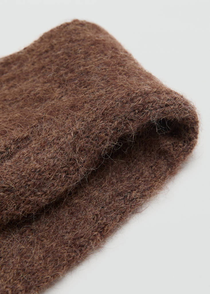 Long knitted mittens — Brown