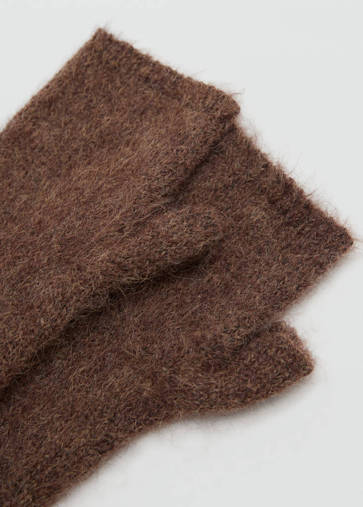 Long knitted mittens — Brown