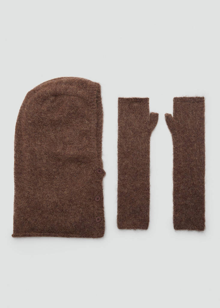 Long knitted mittens — Brown