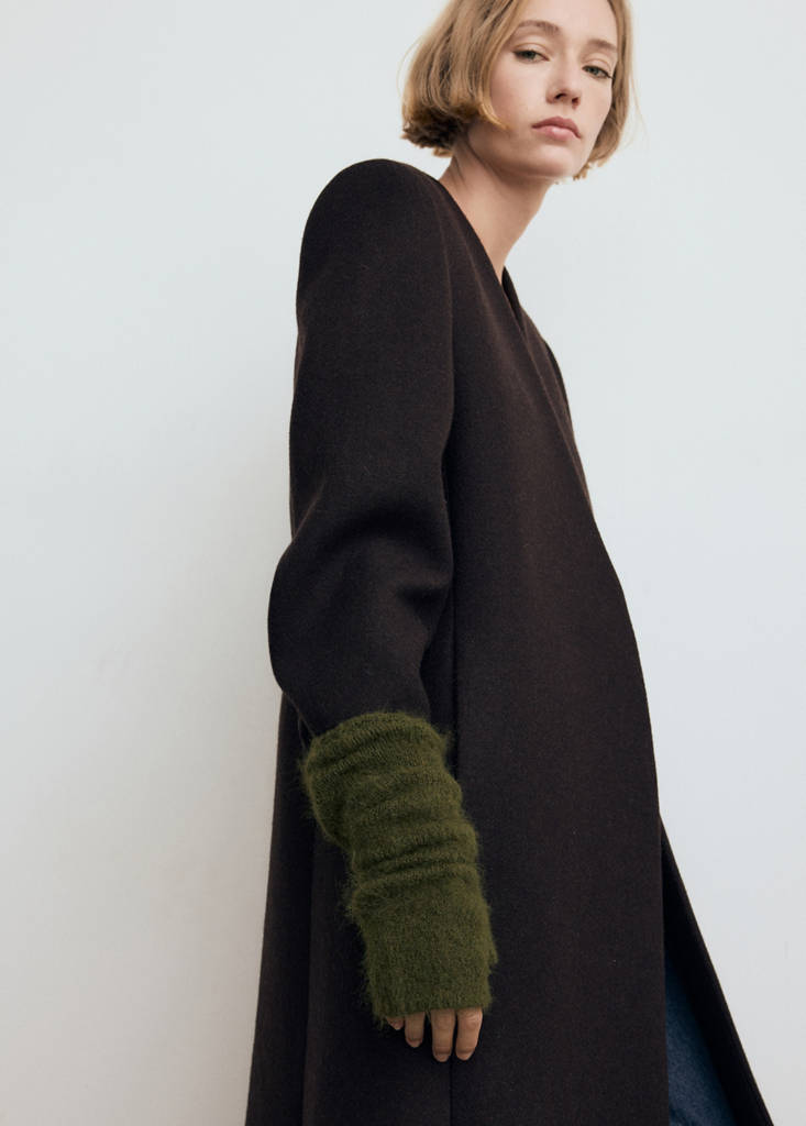 Long knitted mittens — Khaki