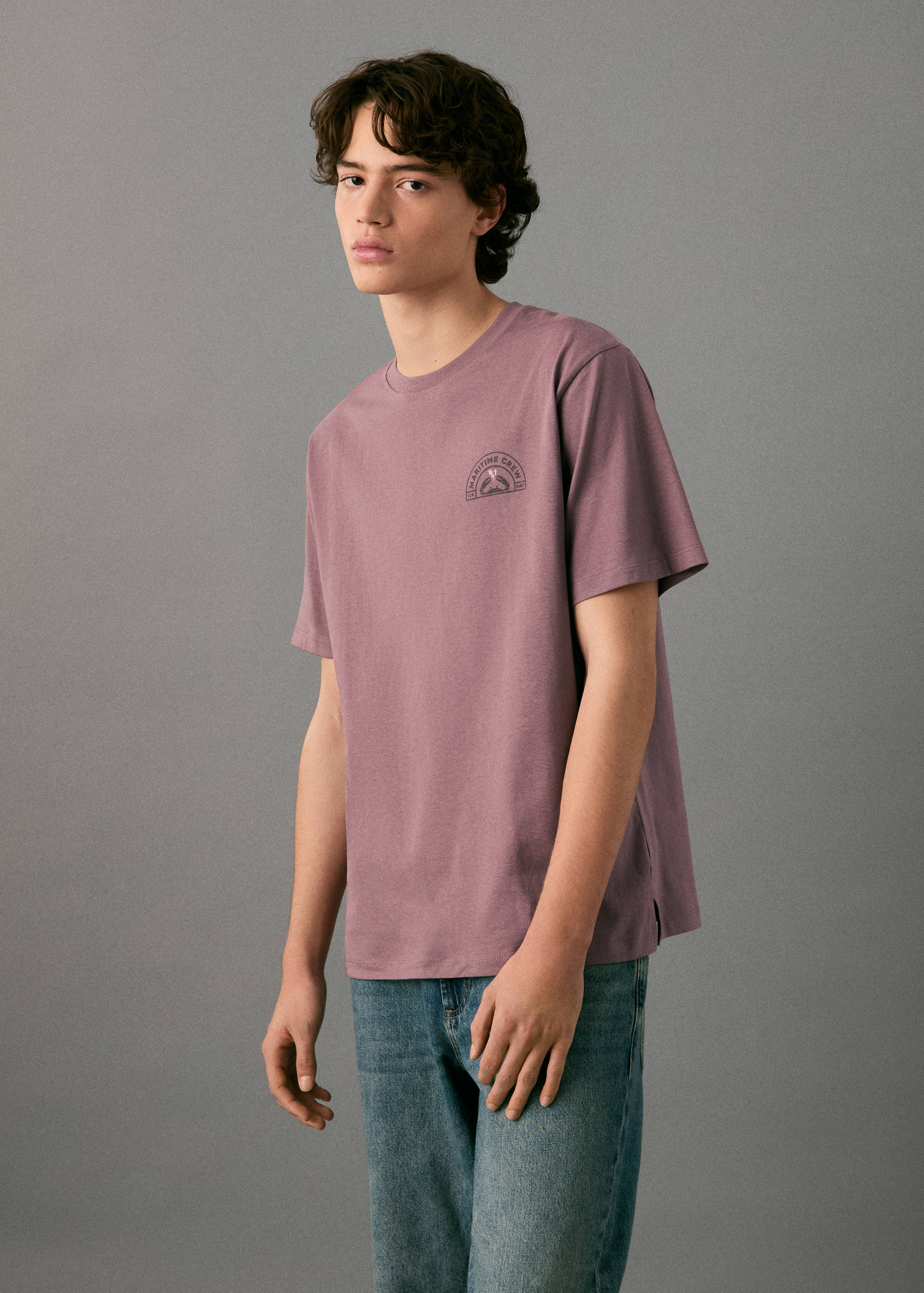 Хлопковая футболка с принтом - Средний план