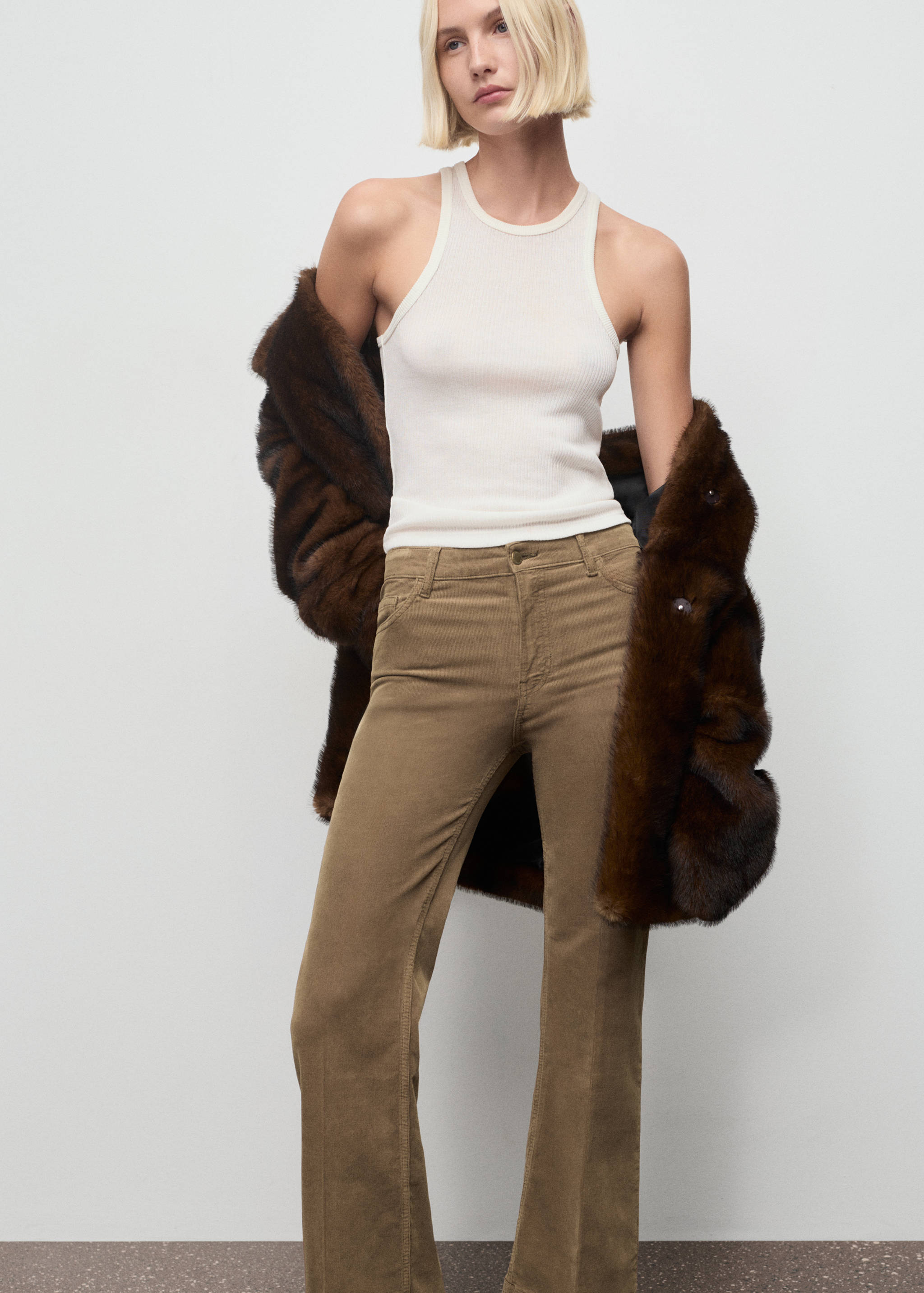 Calças de ganga flare de bombazina - Pormenor do artigo 1