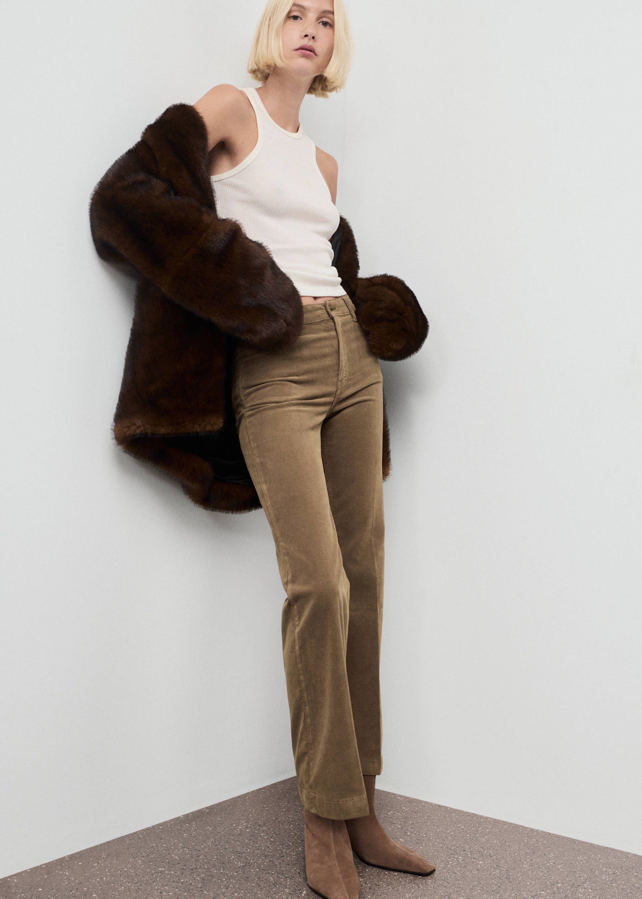 Calças de ganga flare de bombazina - Pormenor do artigo 2