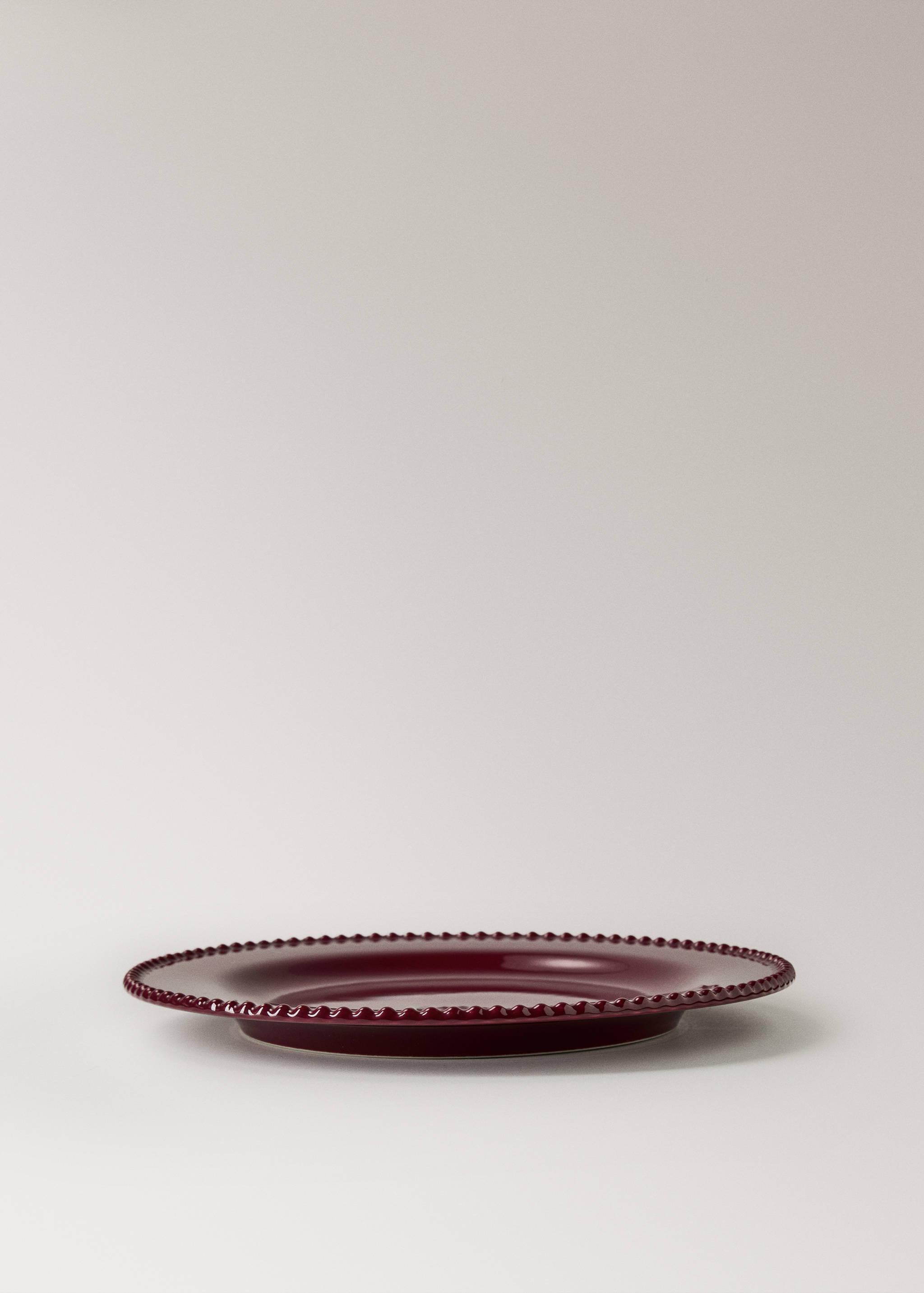 Prato raso grés relevo - Pormenor do artigo 1