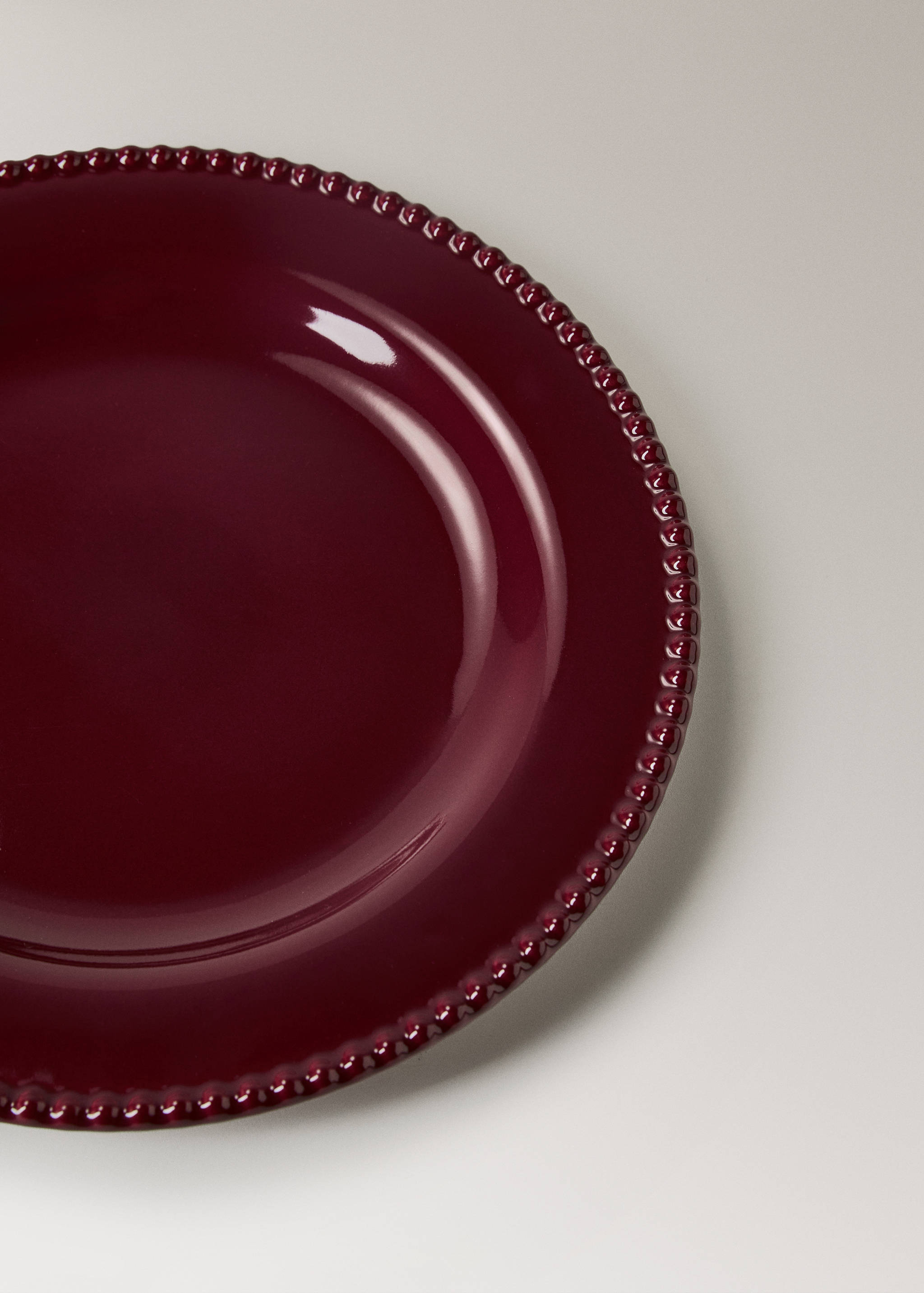 Prato raso grés relevo - Pormenor do artigo 2