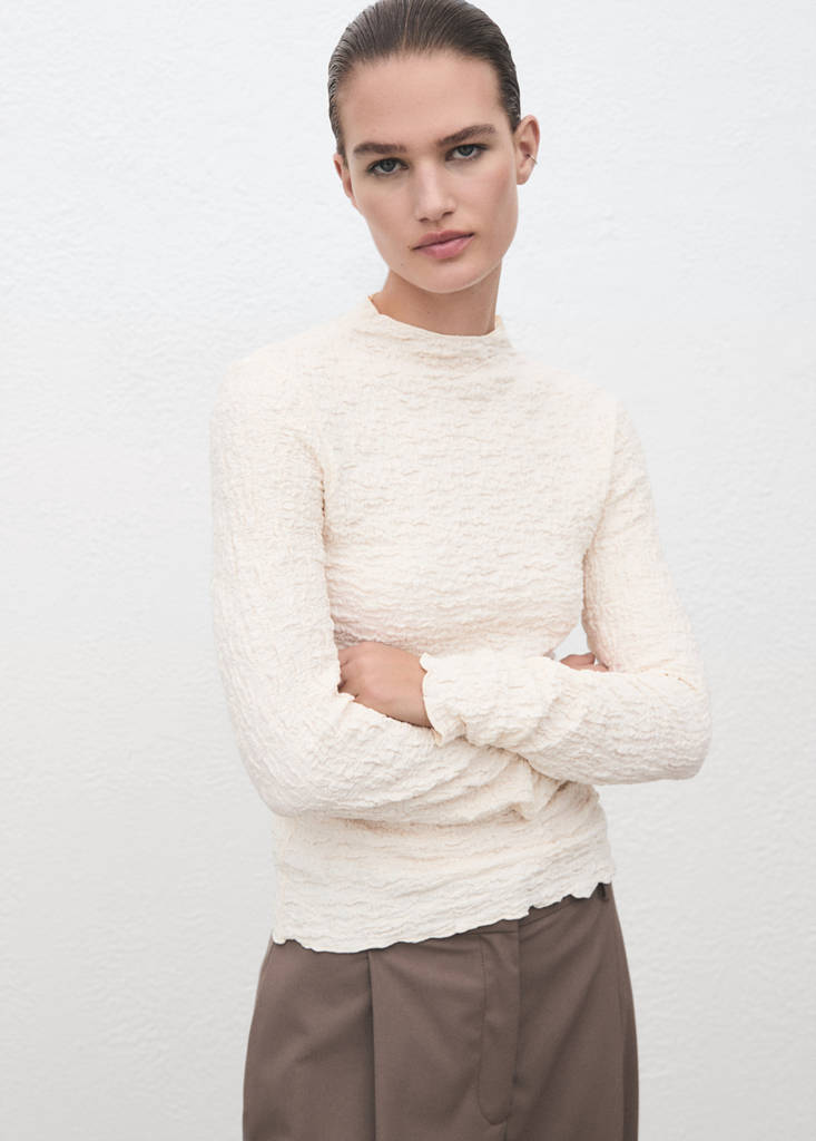 Textured crepe top — Ecru