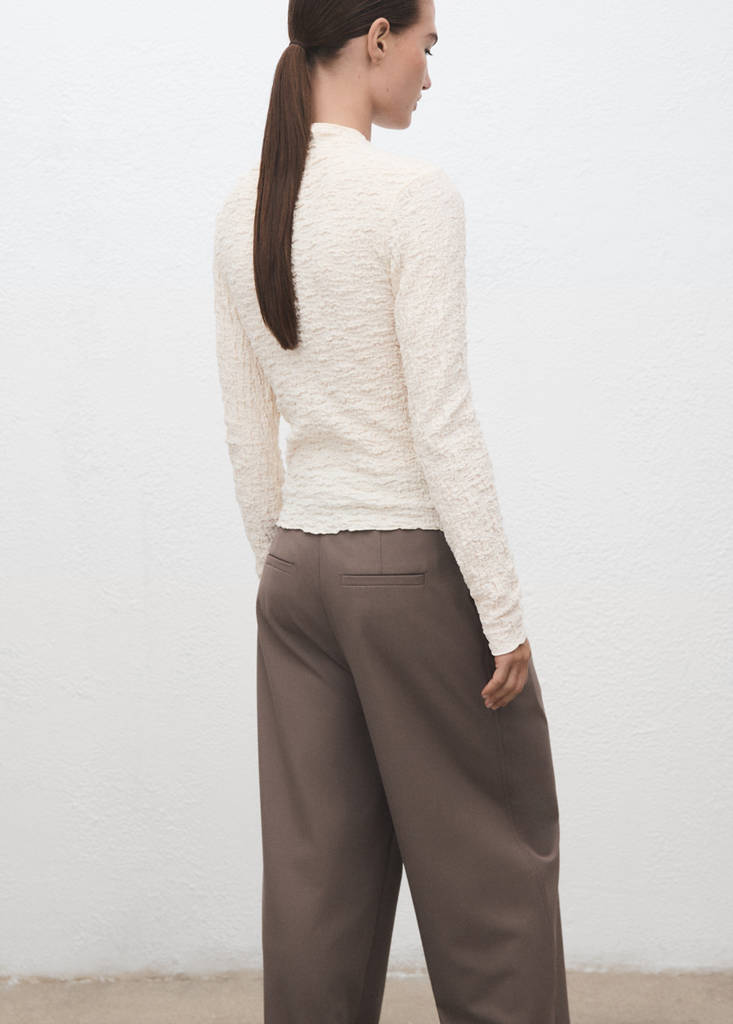 Textured crepe top — Ecru