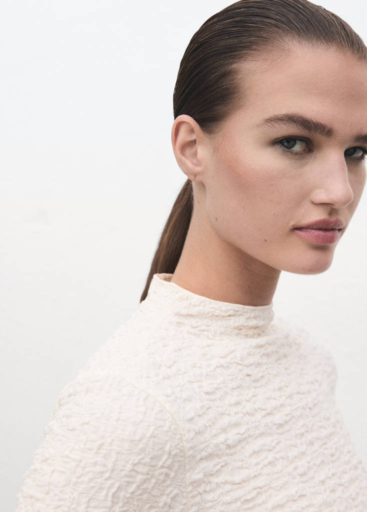 Textured crepe top — Ecru