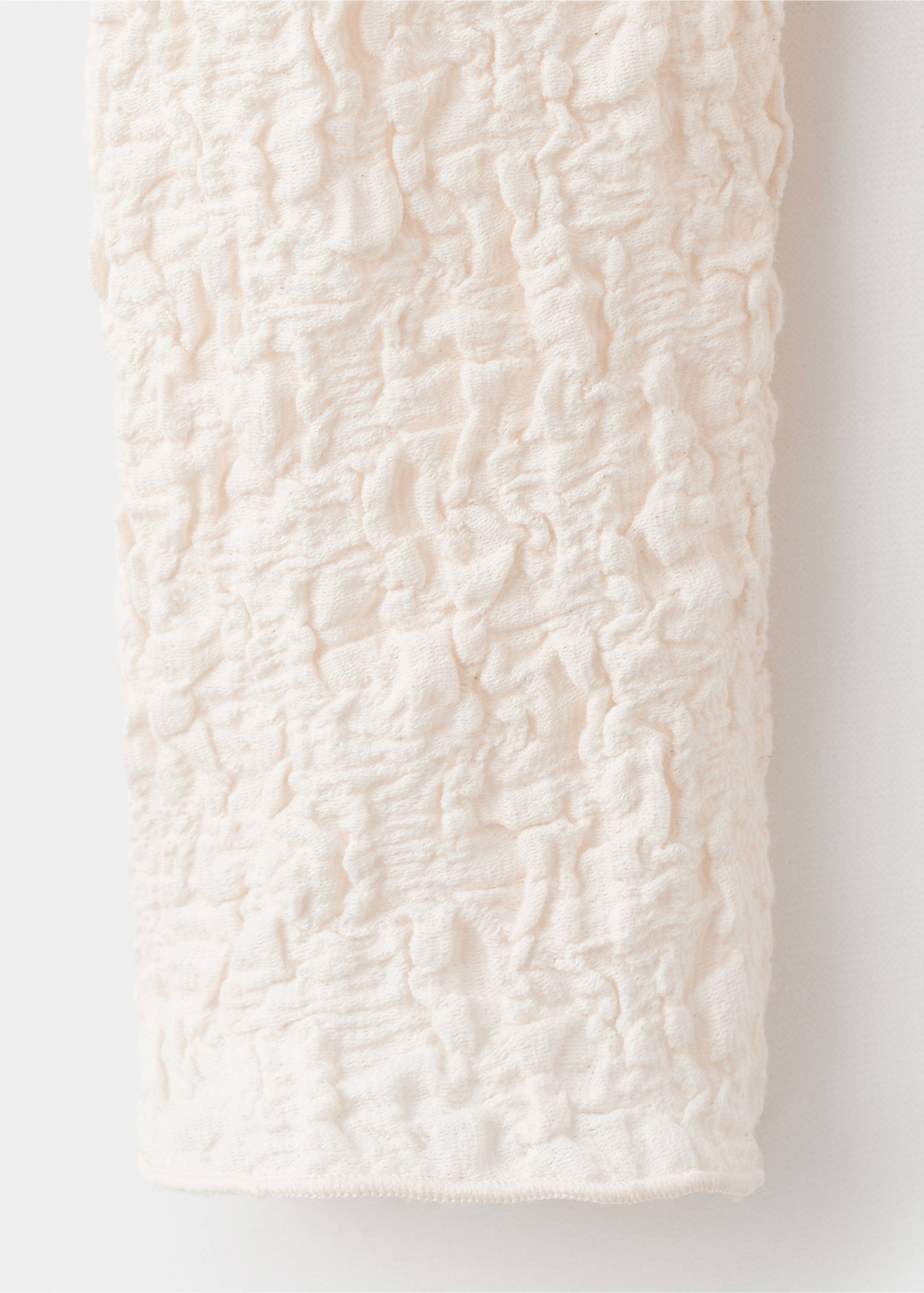 Textured crepe top - Details of the article 8, Ecru. Ref: 17057793-00.