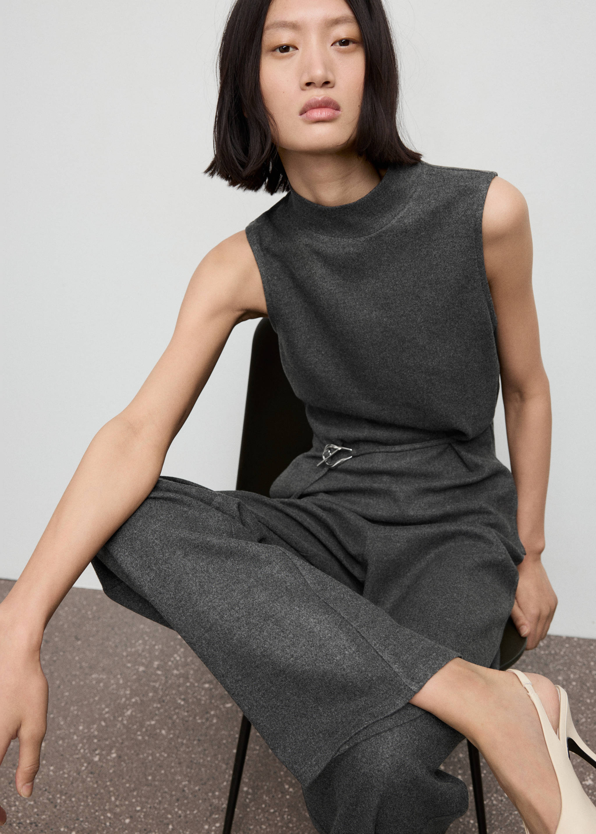 Straight-fit pants with elastic waist - Details of the article 2