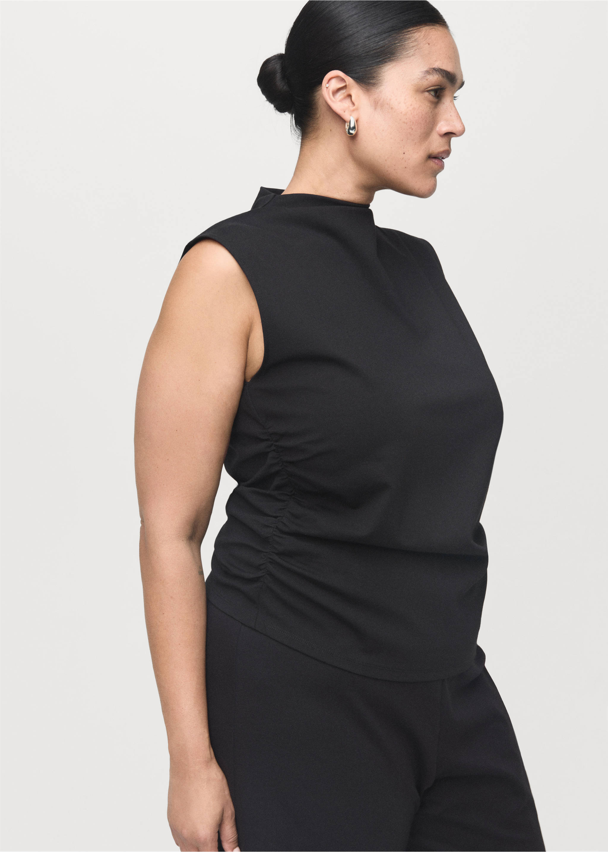 Top cuello perkins fruncidos - Detalle del artículo 5, Negro. Ref: 17057805-00.