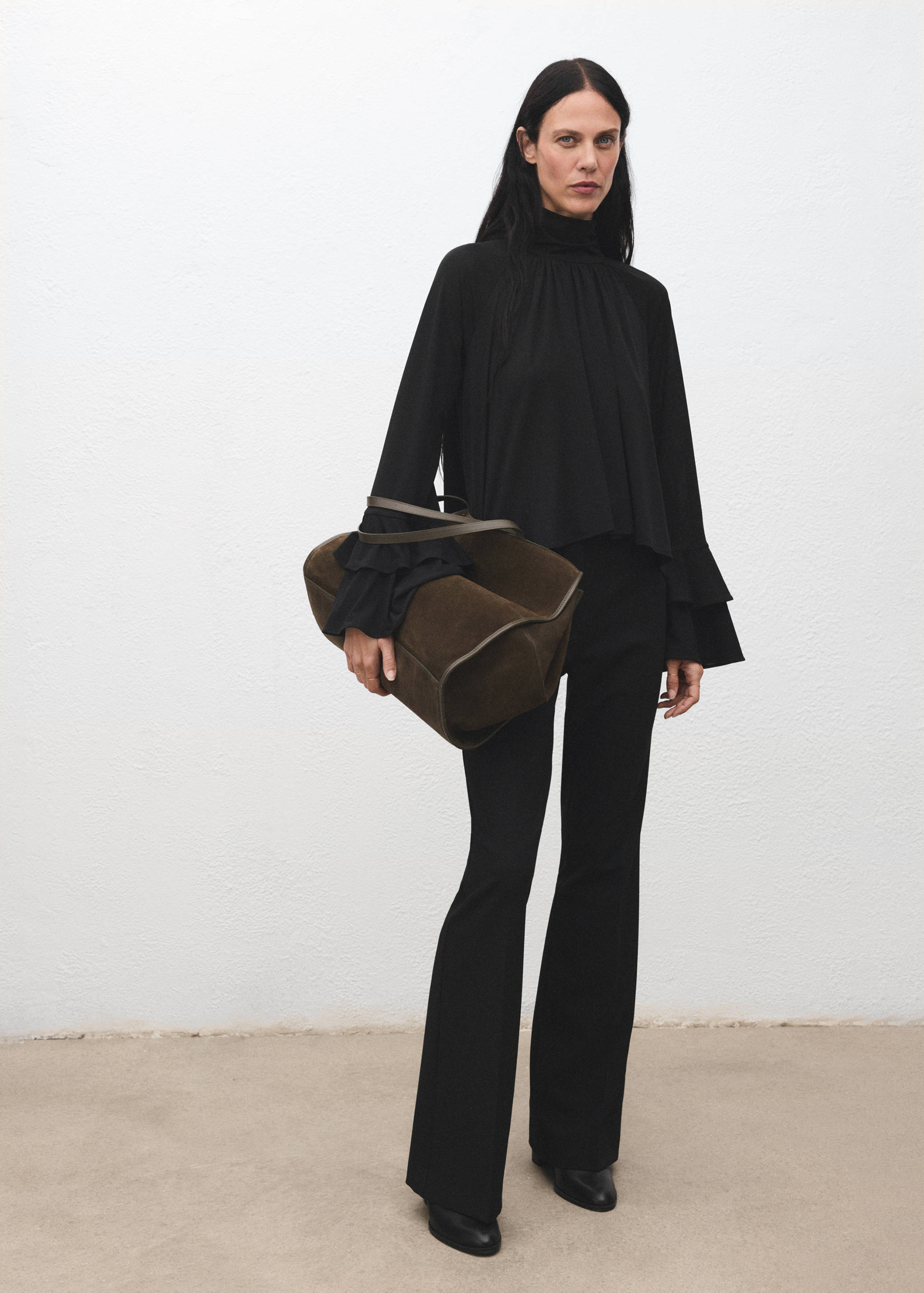 Blouse with flared sleeves and ruffles - General plane