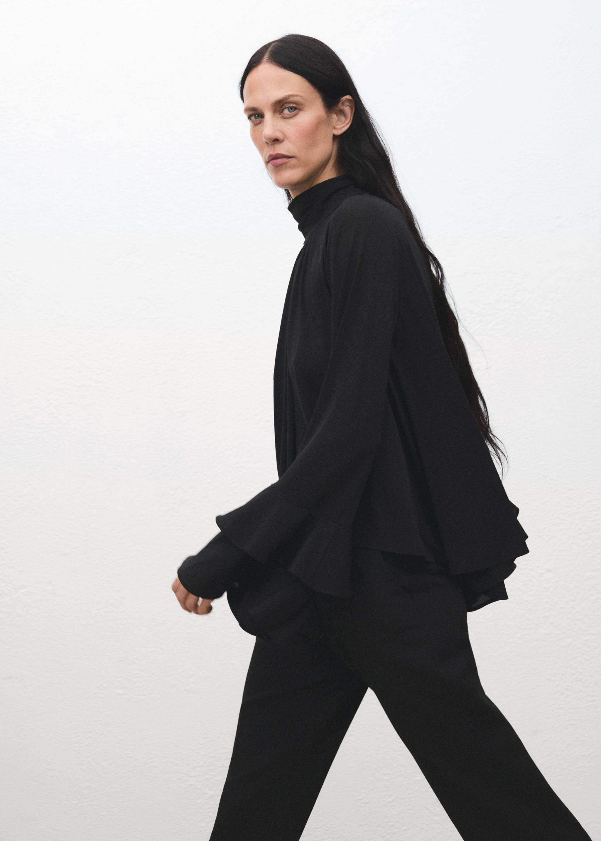 Blouse with flared sleeves and ruffles - Medium plane