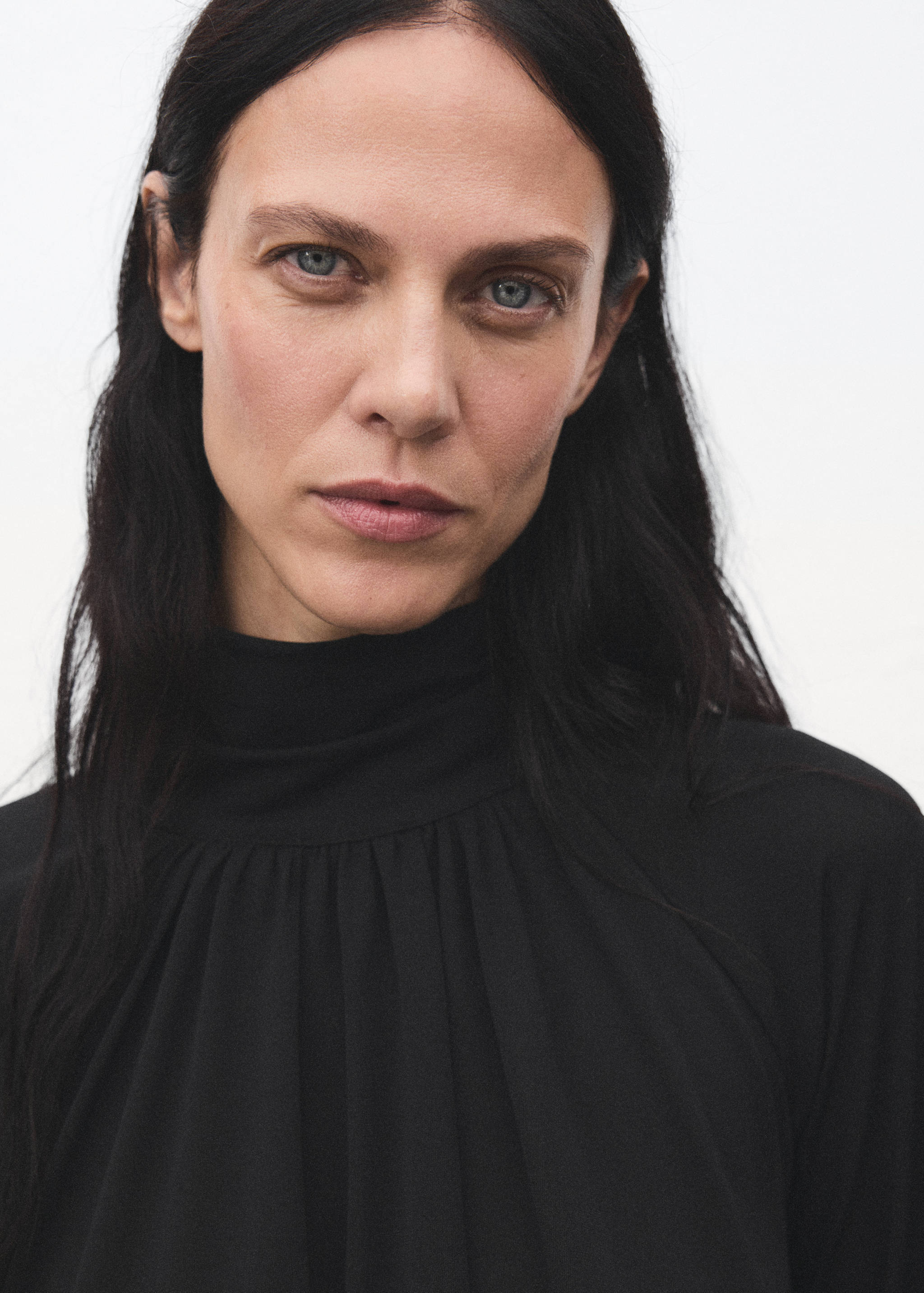 Blouse with flared sleeves and ruffles - Details of the article 1