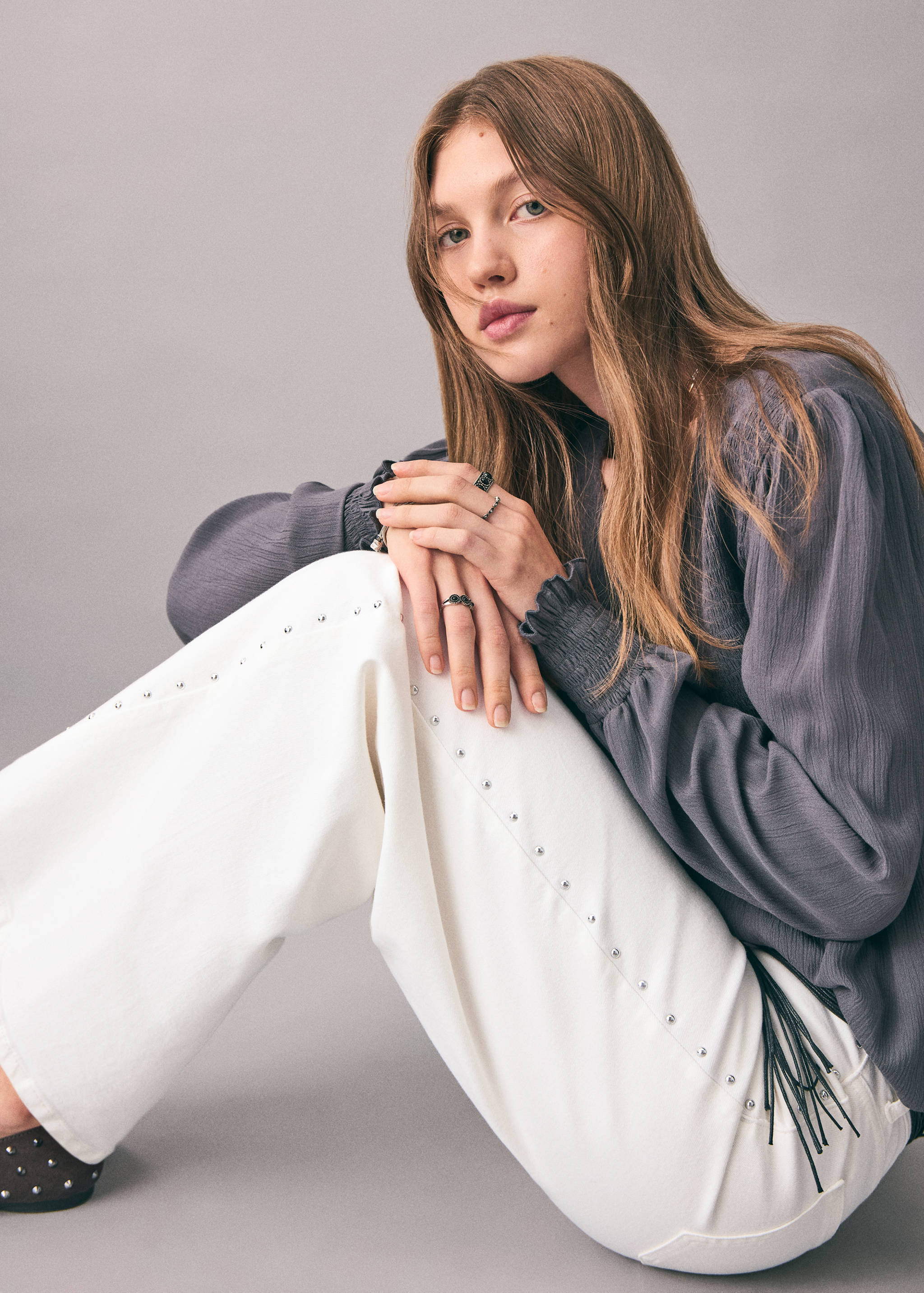 Low-waist studded jeans - Details of the article 2