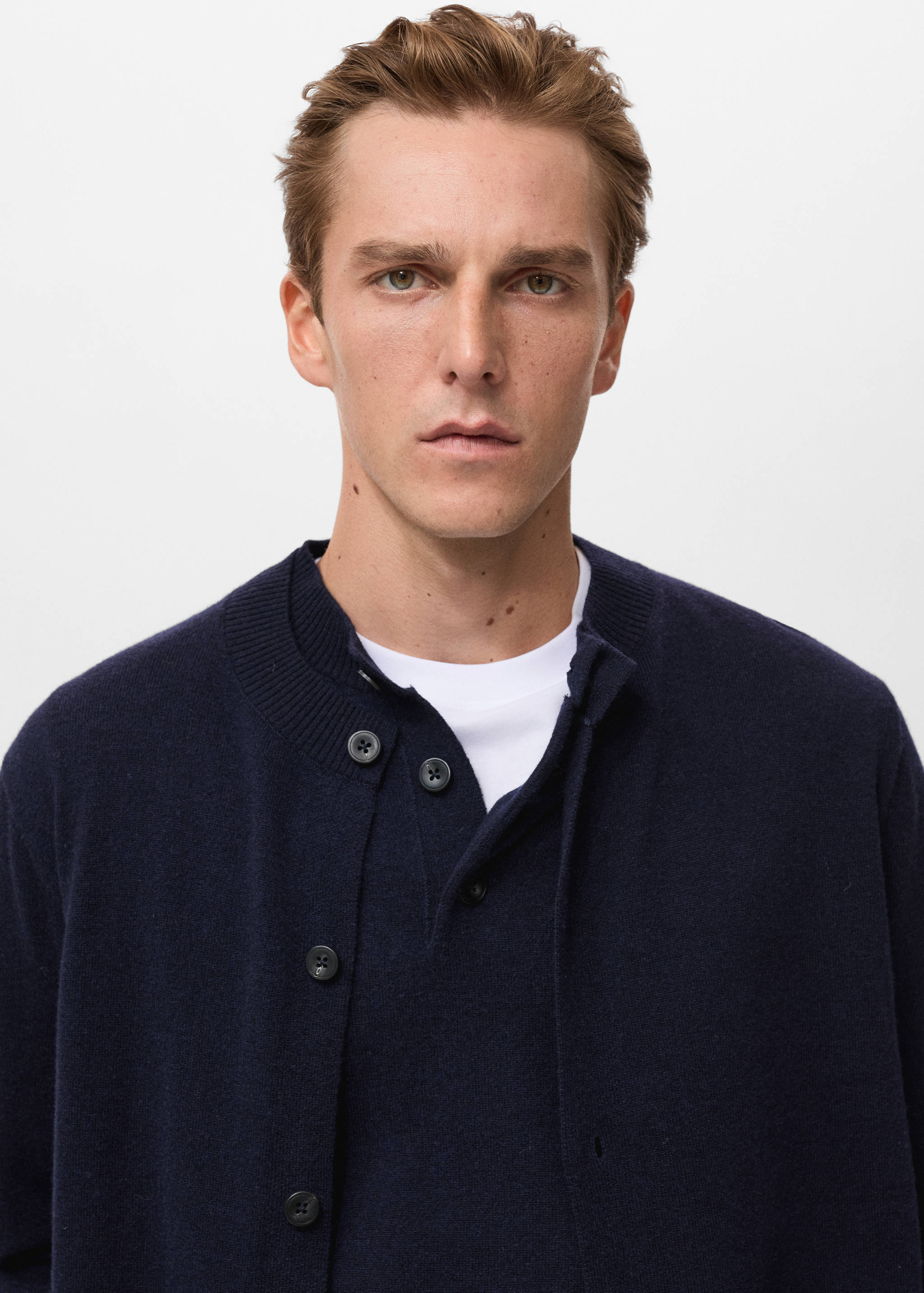 100% extra-fine wool cardigan with buttons - Details of the article 1