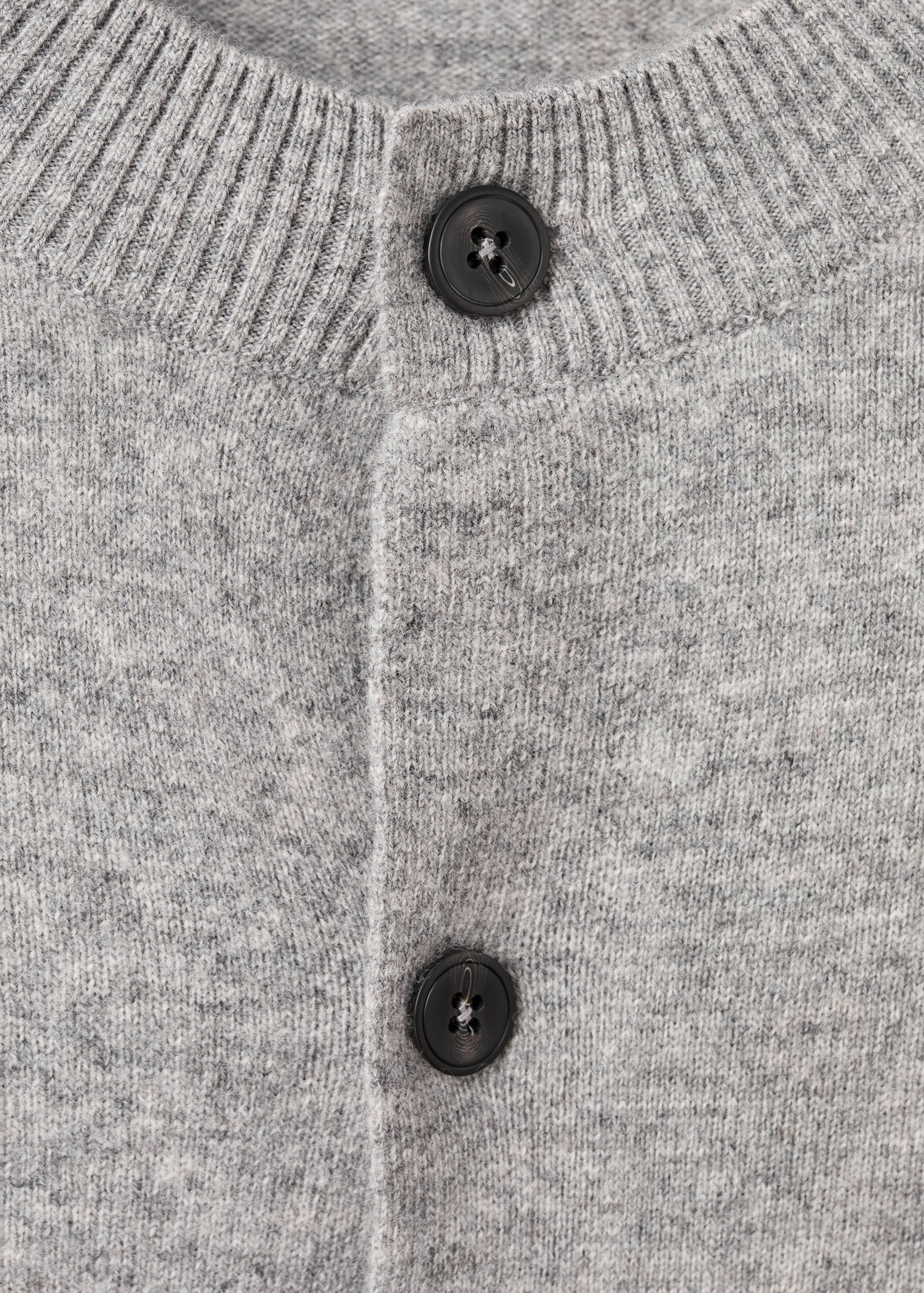 100% extra-fine wool cardigan with buttons - Details of the article 8