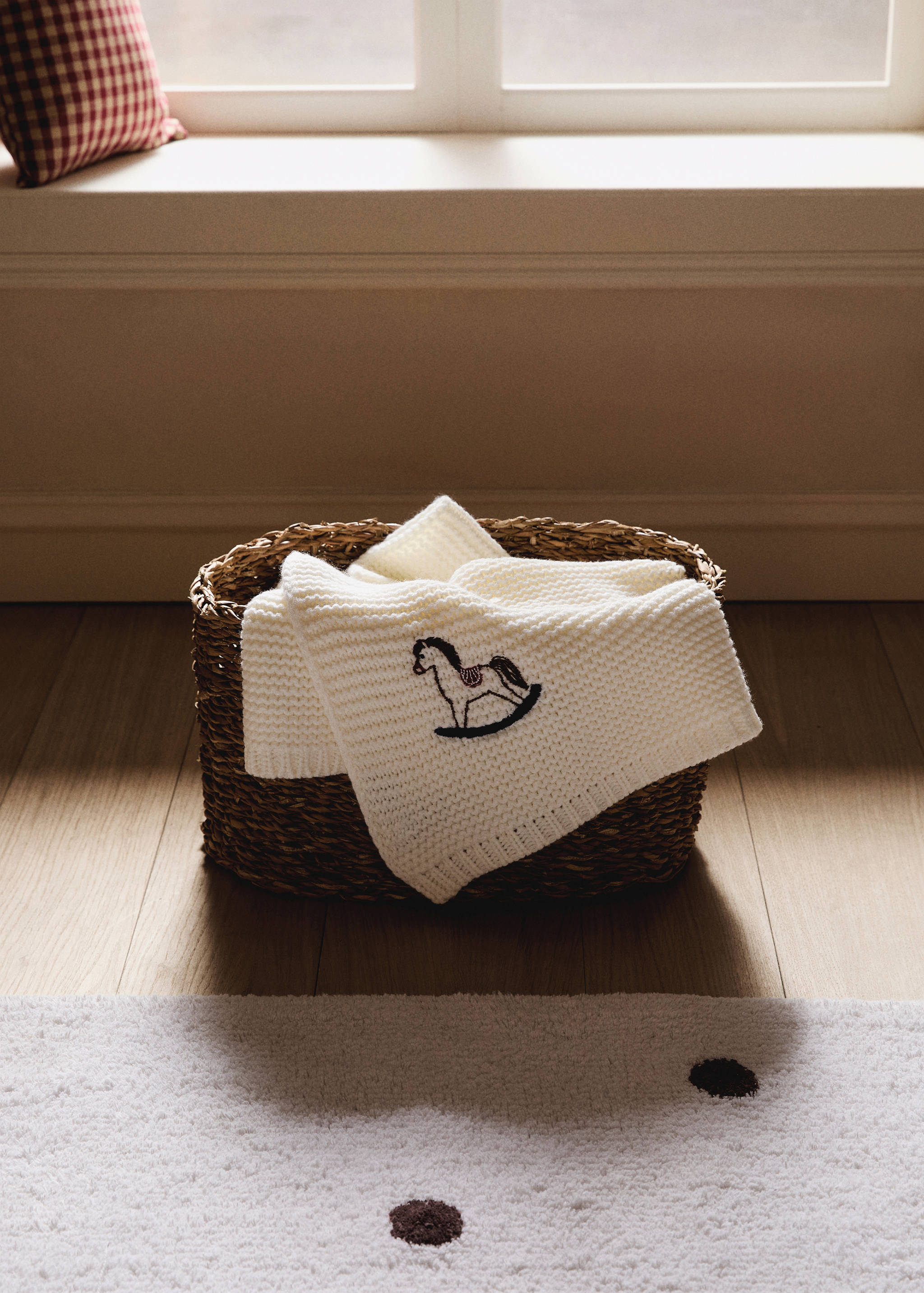 Dječja pletena deka s izvezenim detaljima - Opći prikaz