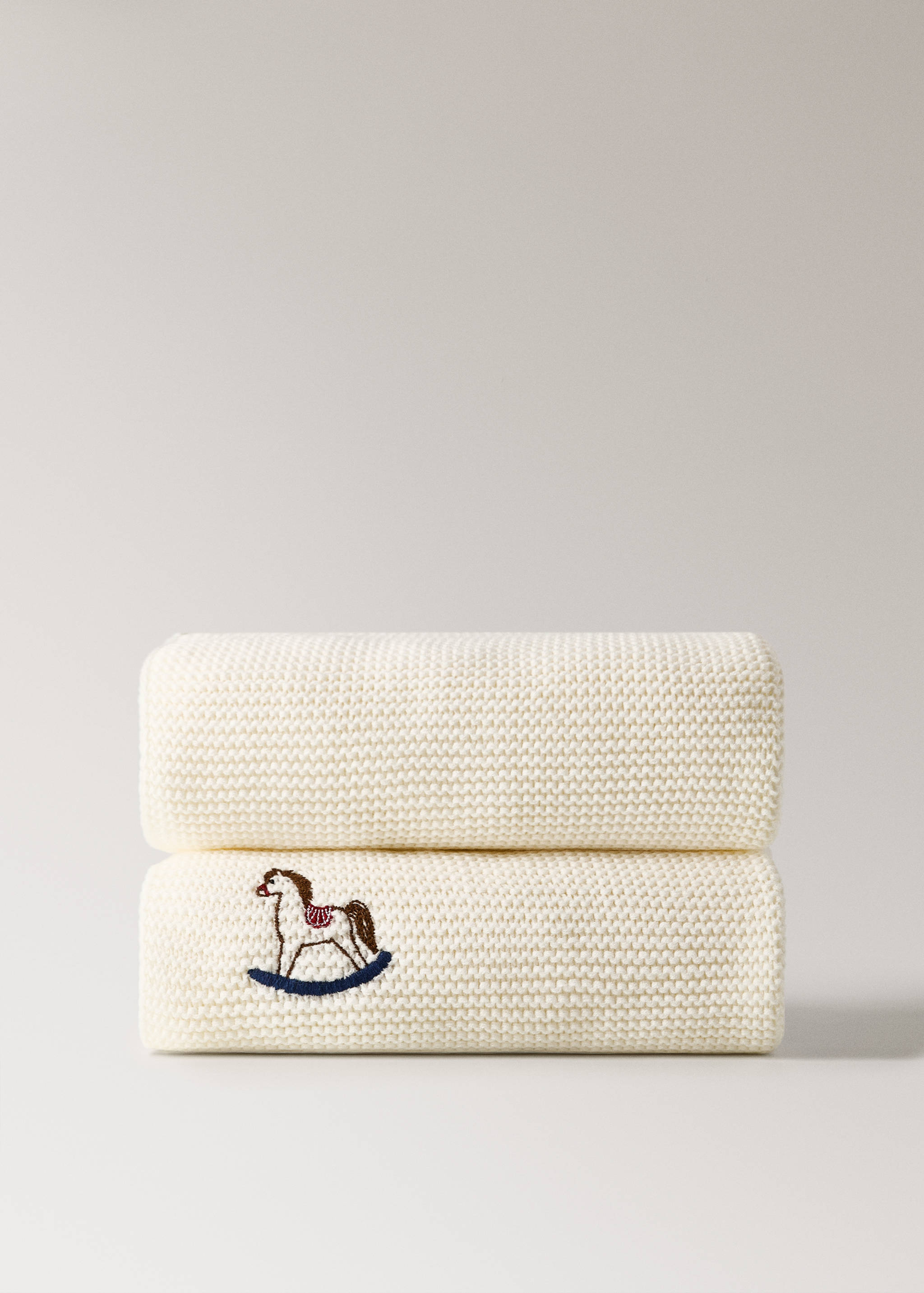 Dječja pletena deka s izvezenim detaljima - Artikl bez modela